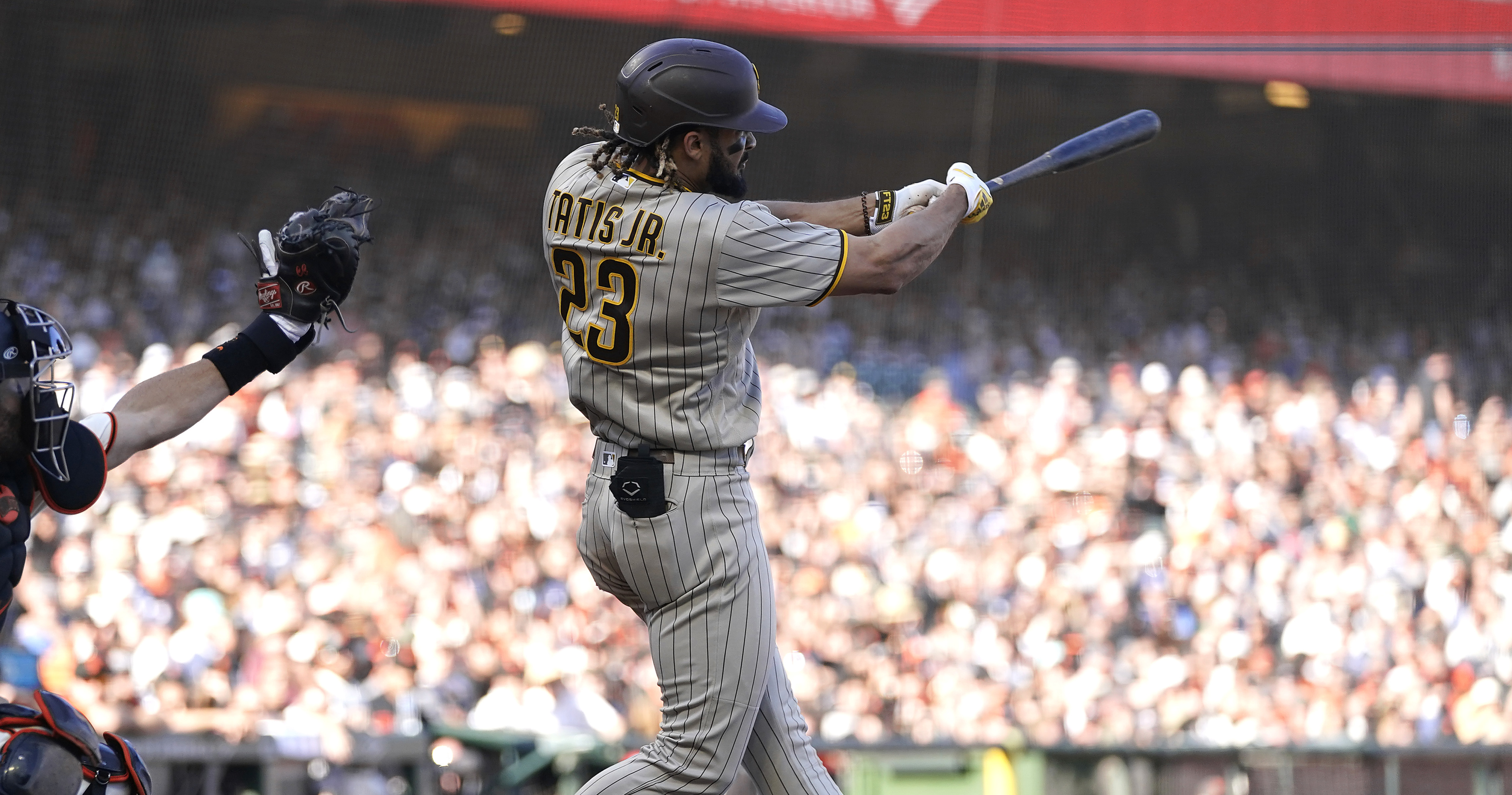 Fernando Tatís Jr. hits 2 HRs, drives in 6 to lead Padres past