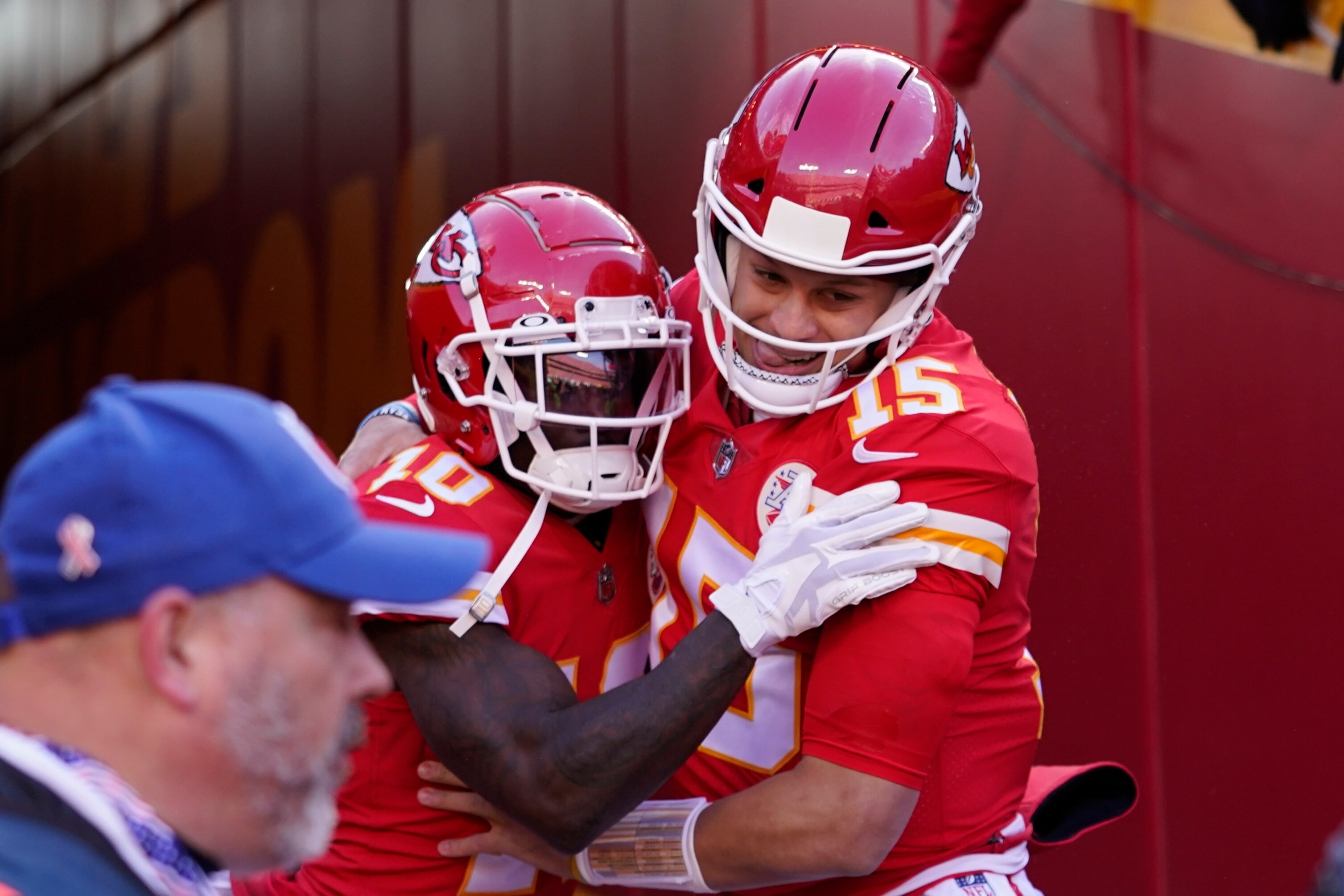 Patrick Mahomes, Travis Kelce, SmithSchuster Fantasy Outlook After Tyreek Hill Trade News
