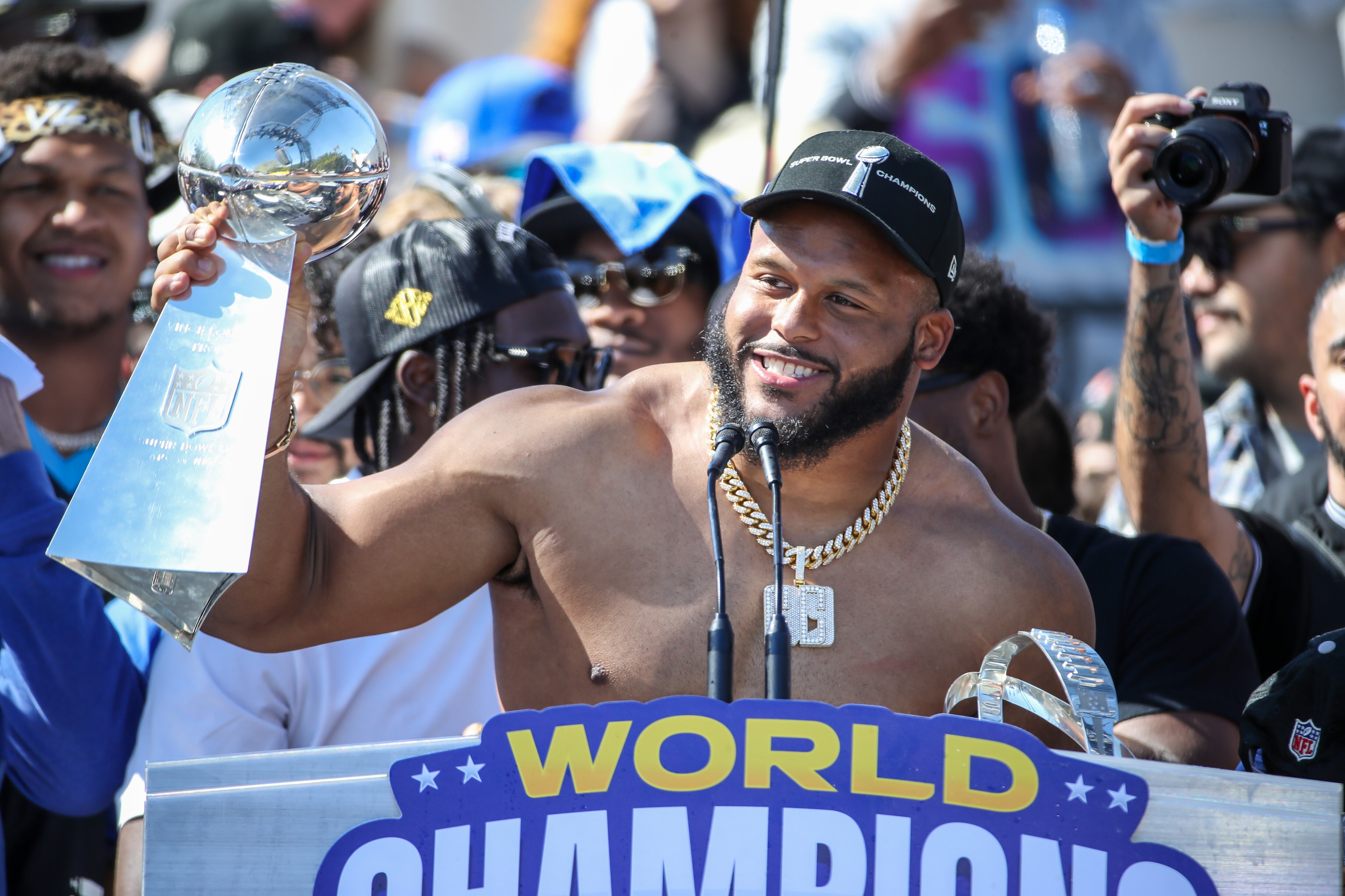 Rams' Aaron Donald Selling Calabasas Mansion for 6.2M; Includes