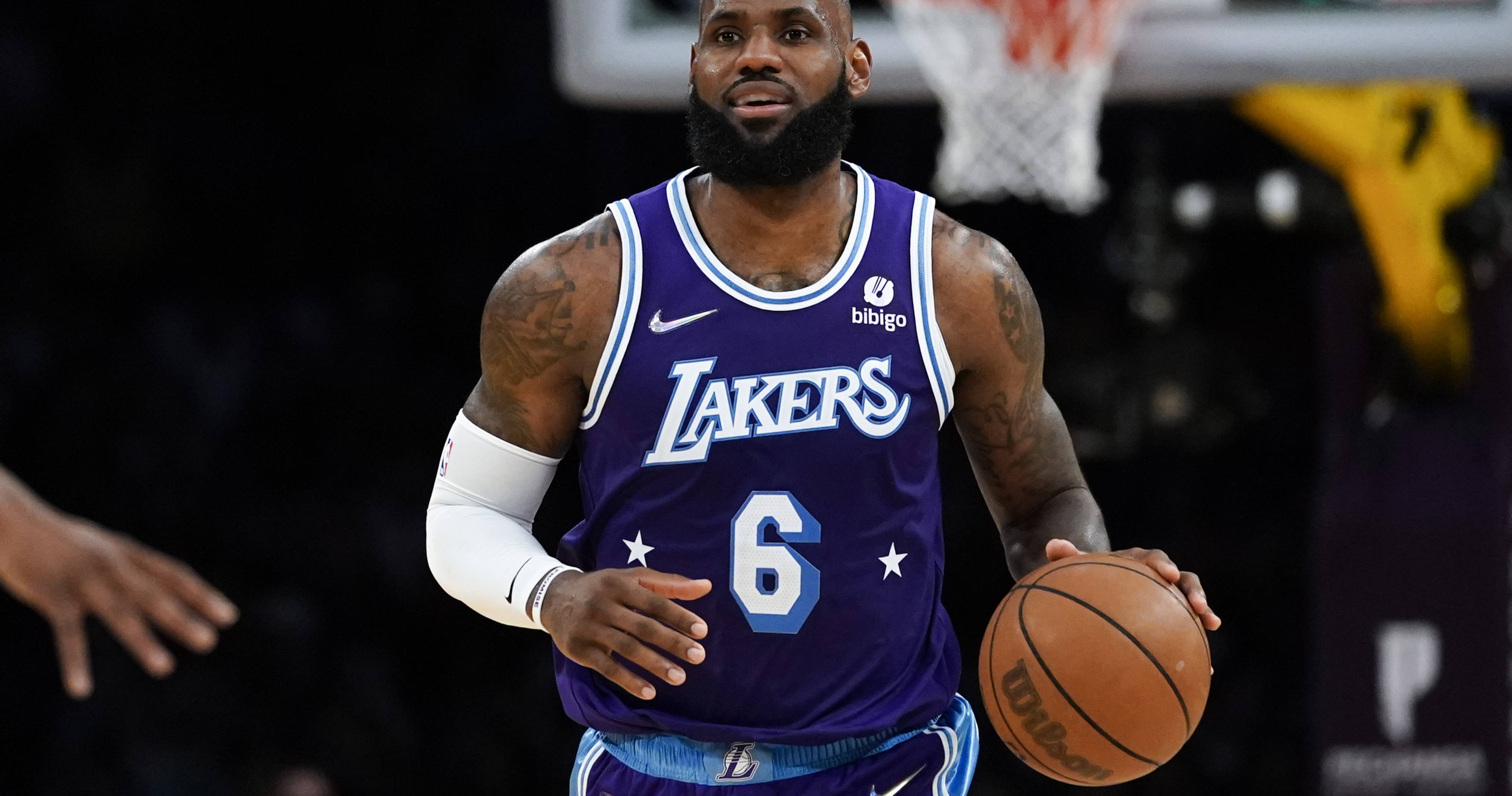 LeBron James Rumors: Lakers Star 'Considering' Not Signing 2-Year ...