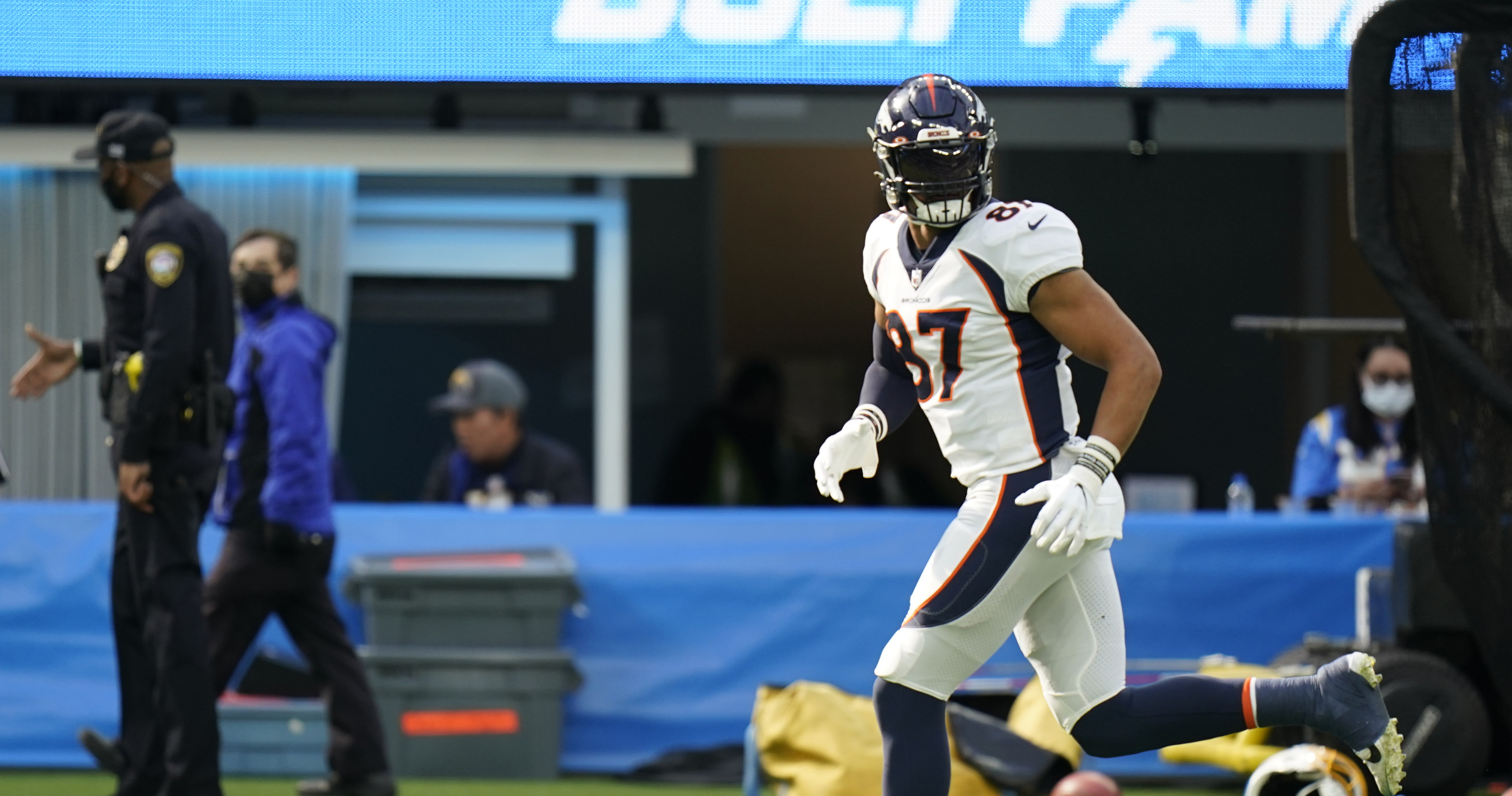 Broncos vs. Seahawks Betting Odds & Prediction: Noah Fant Setting