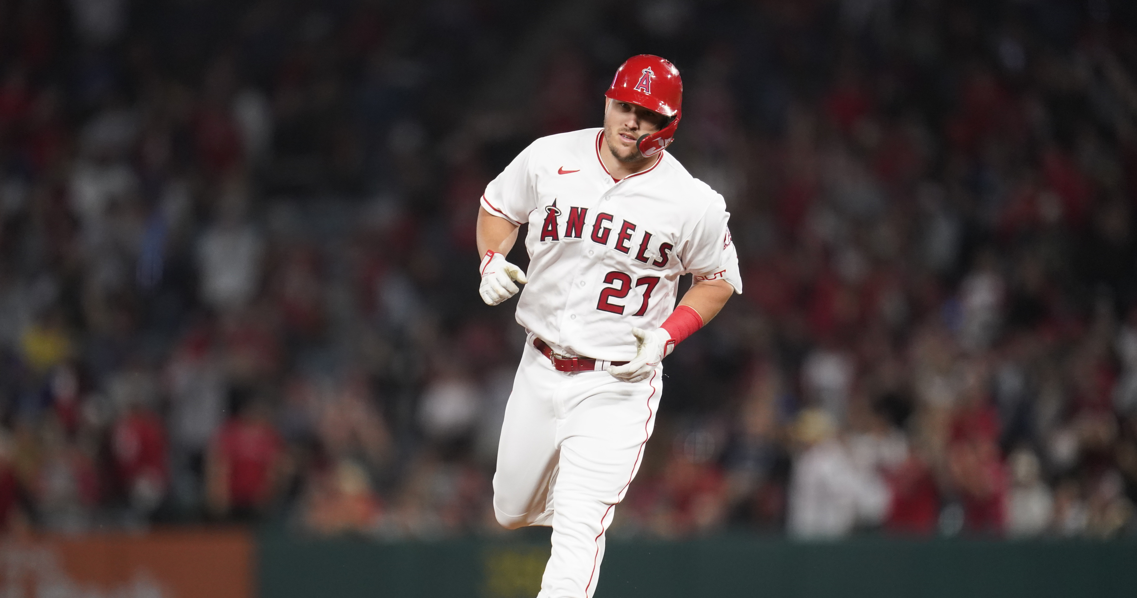 Angels' Mike Trout leaves hit by pitch on hand, X-rays negative