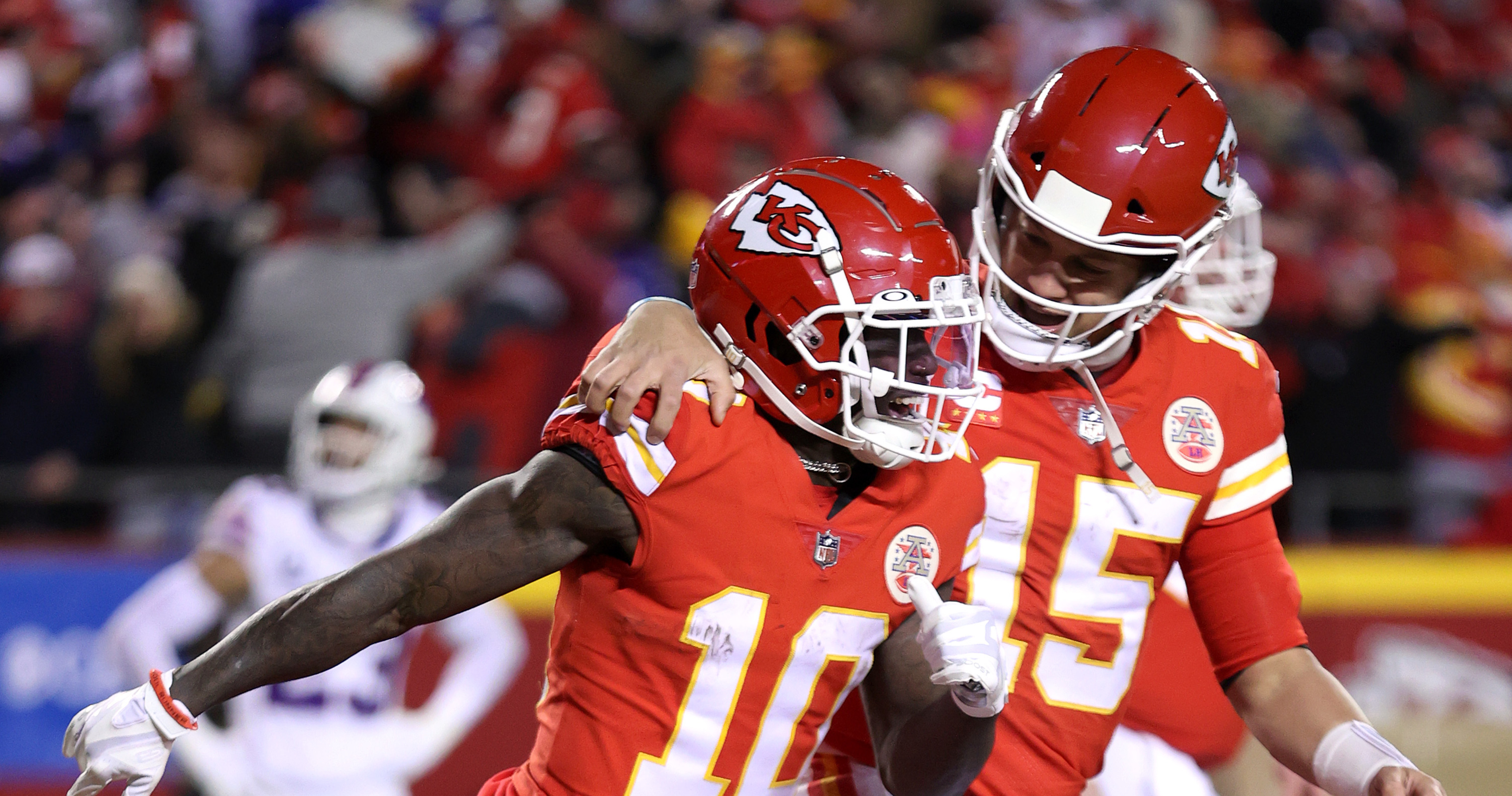 Patrick Mahomes, KC Chiefs players react to Raiders on logo