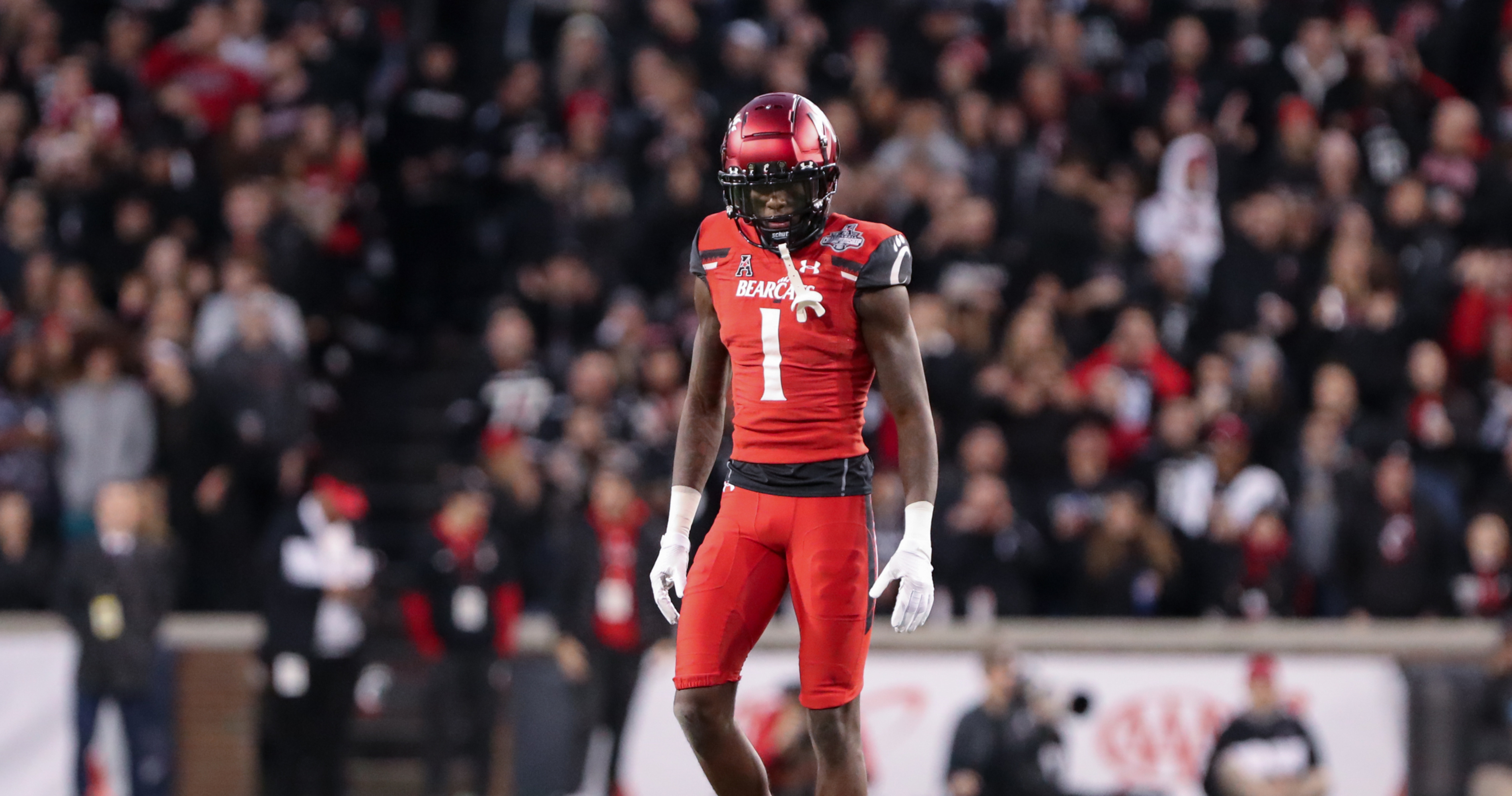 Cornerback Sauce Gardner shows off his 'Sauce' bottle chain and