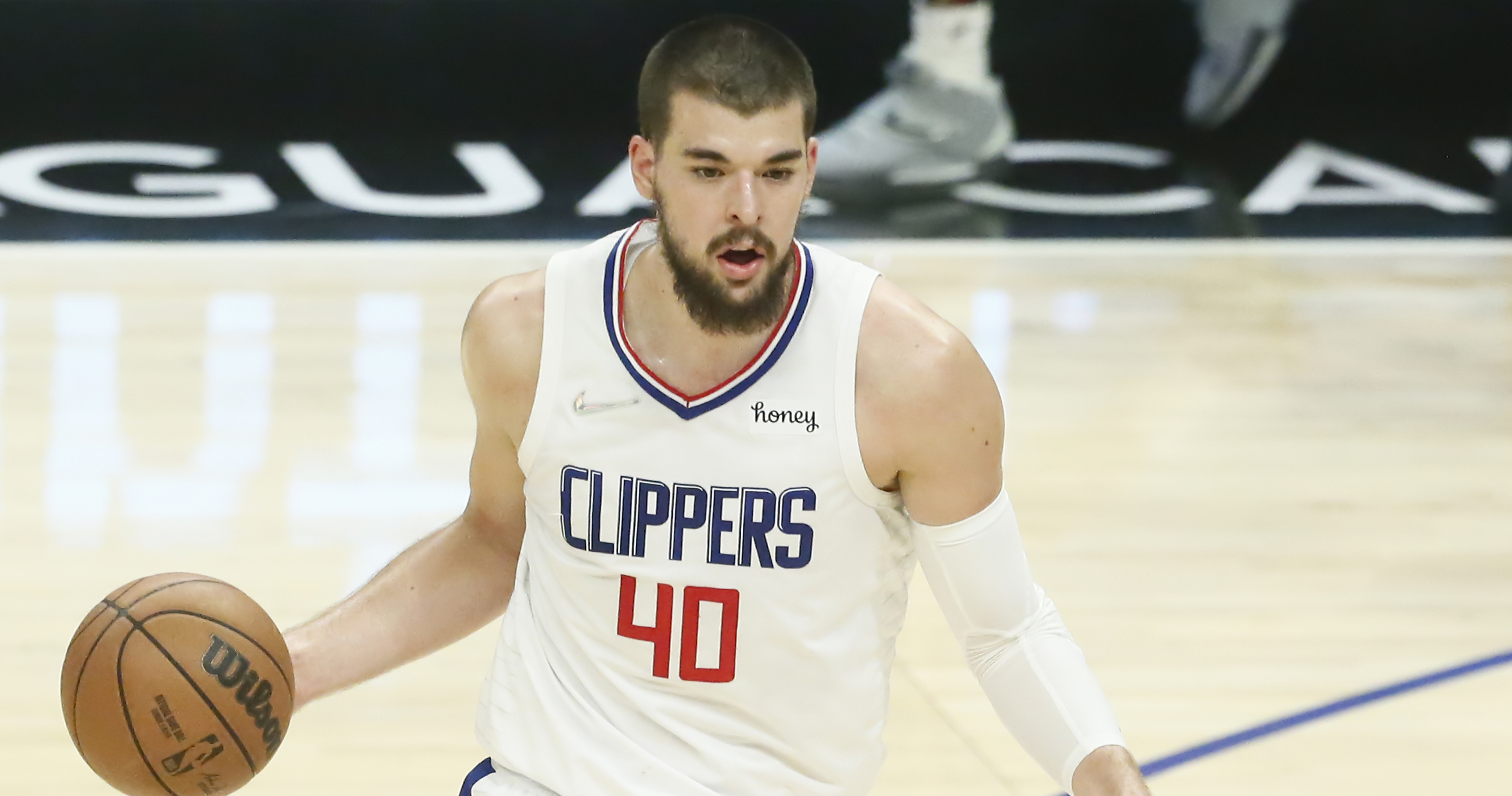 Clippers' Ivica Zubac abuses Lakers' smaller lineups in opener