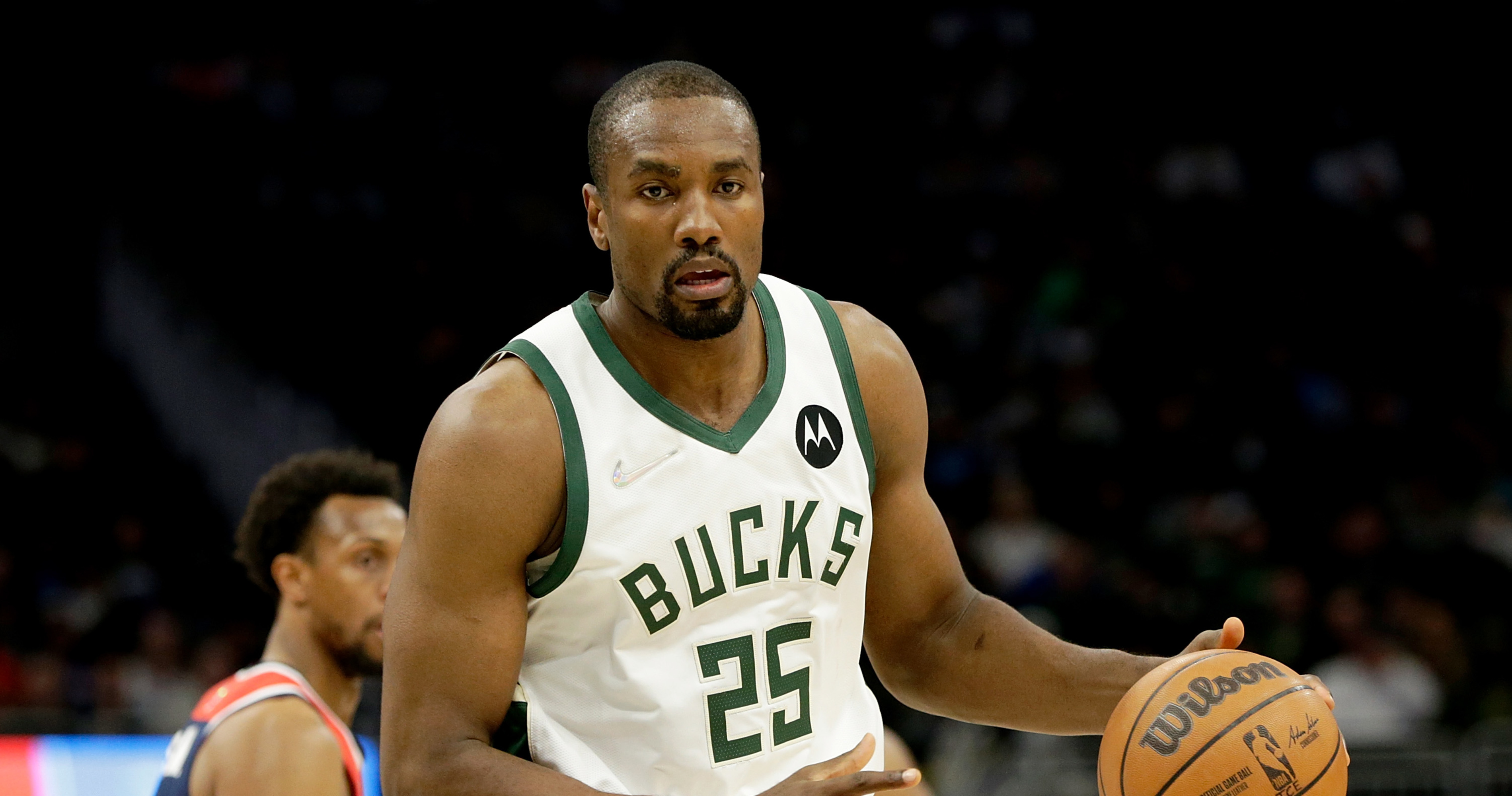 Bucks Rumors: Serge Ibaka Returns To MIL On 1-Year Contract In 2022 NBA ...