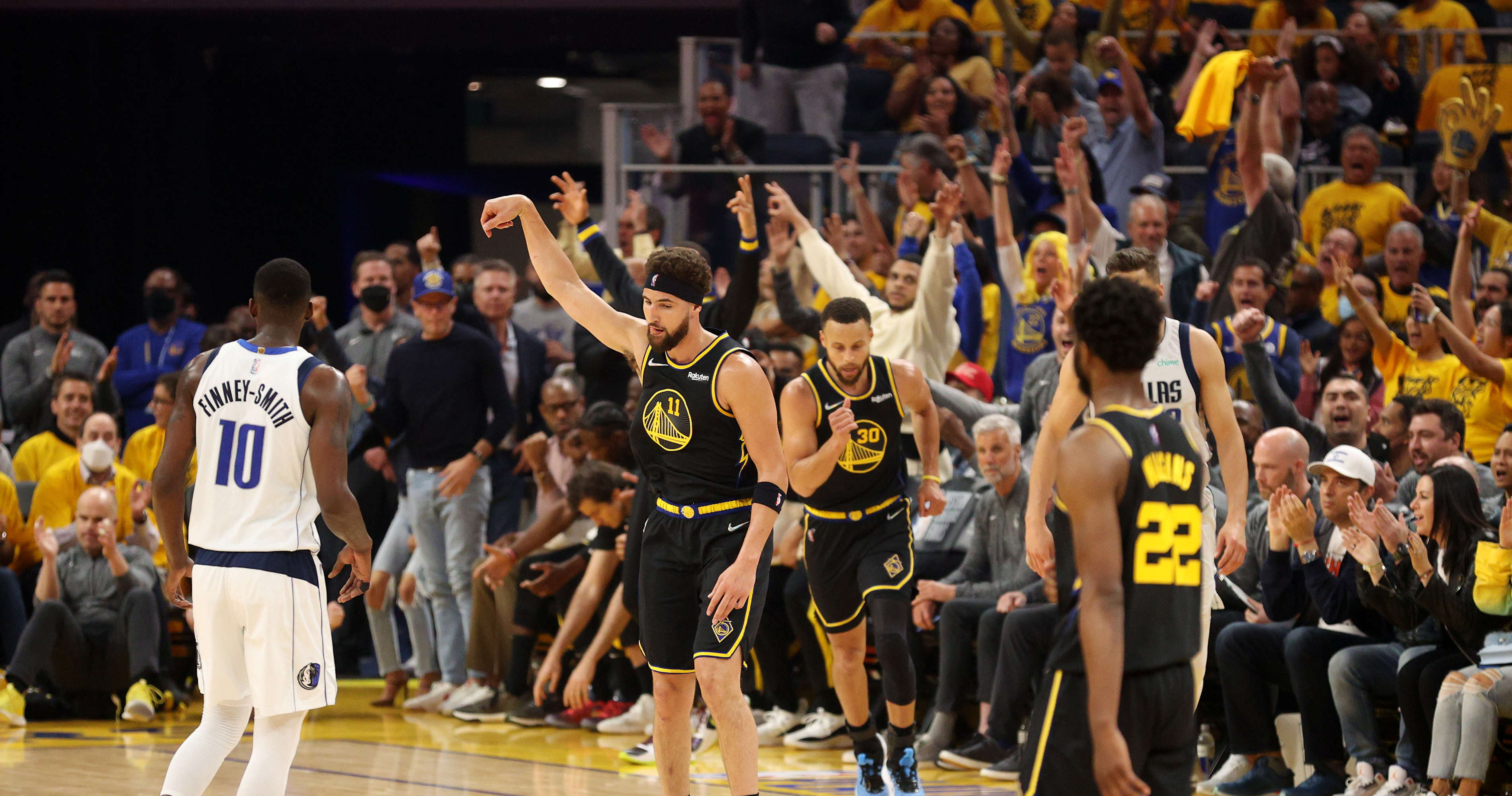 NBA champion Klay Thompson holds court in Ladera Sports Center