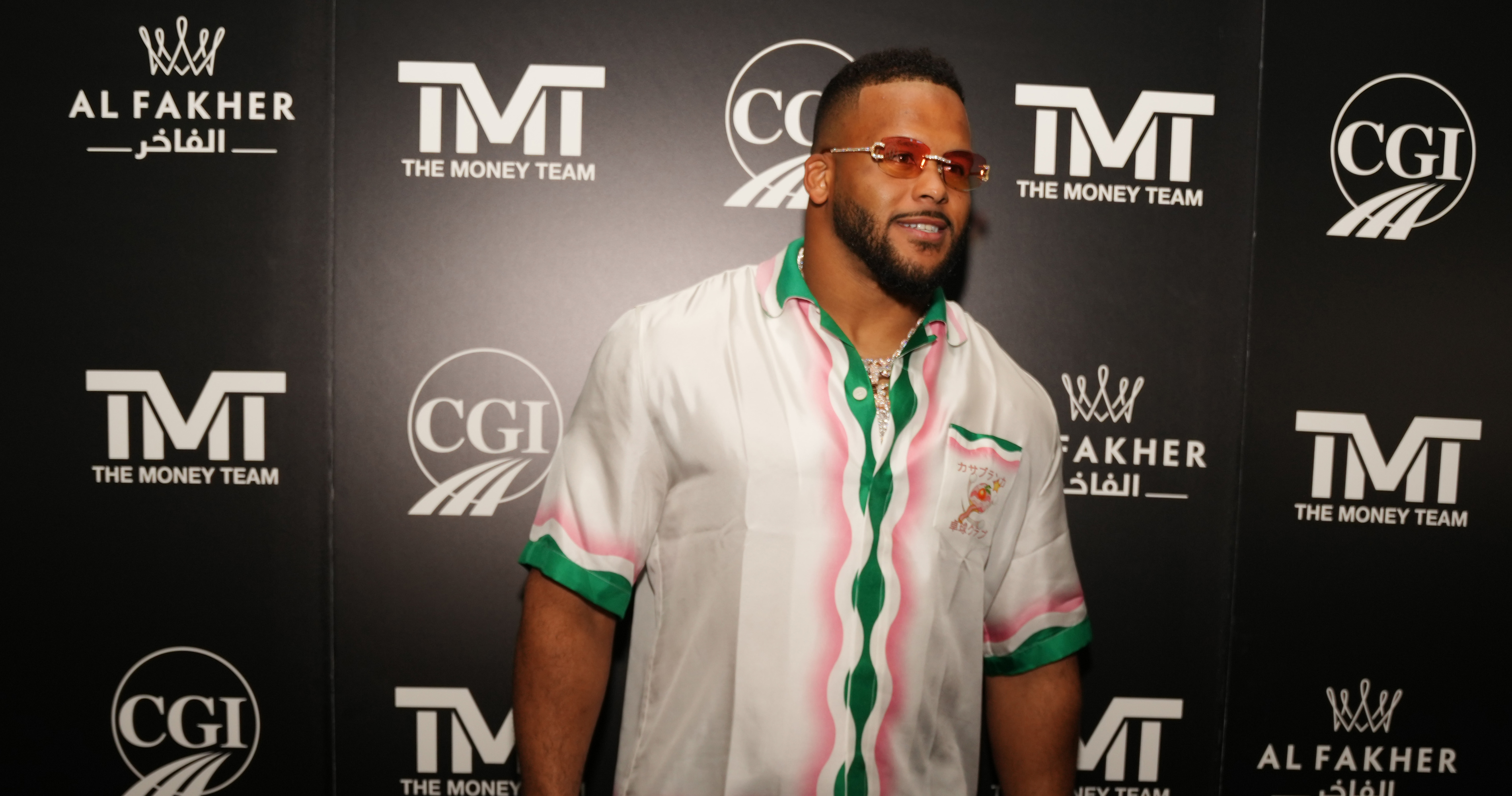 Rams' Aaron Donald Signs With Kanye West's Donda Sports