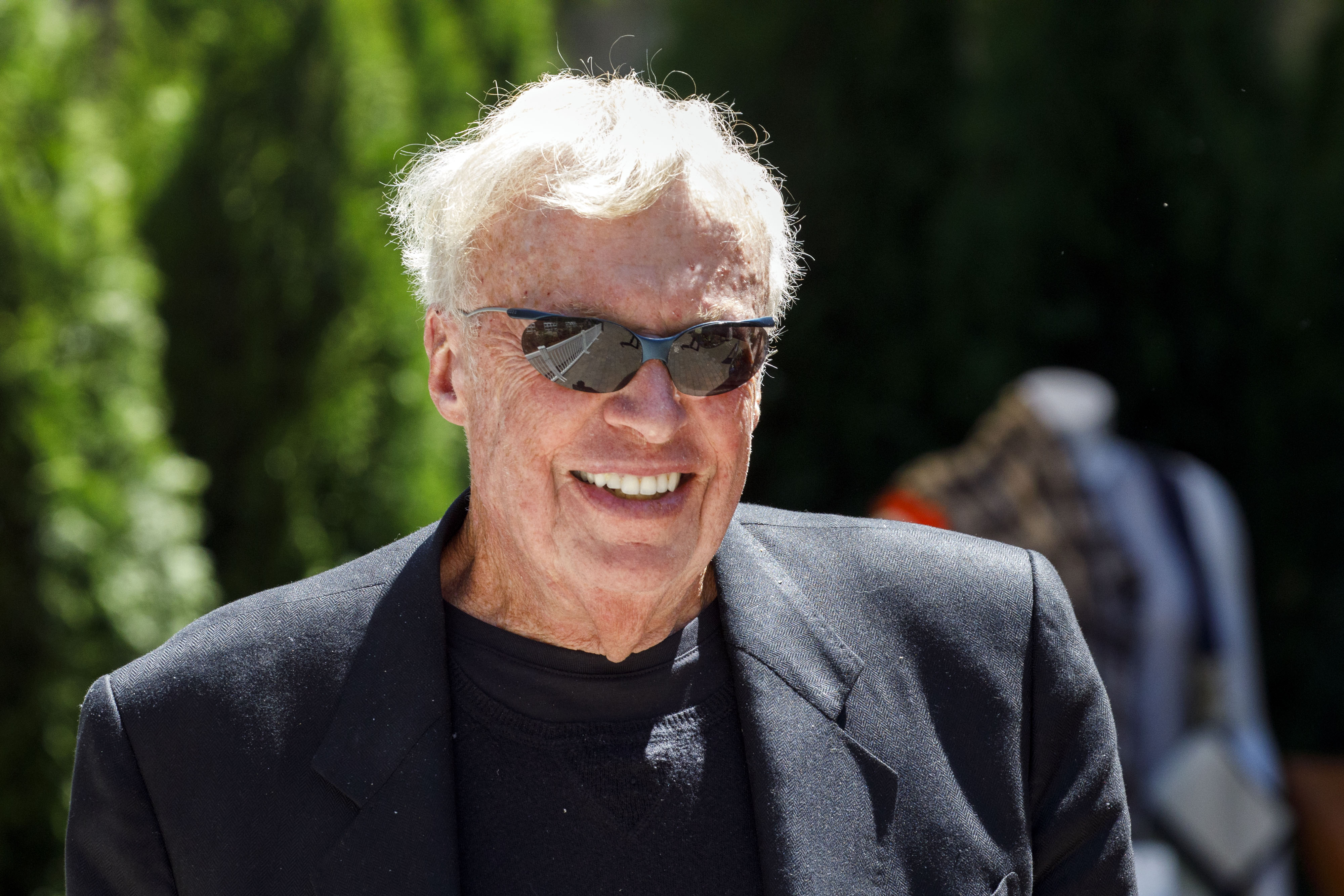 Report: Nike Founder Phil Knight, Dodgers' Alan Smolinisky Make $2b Offer for Blazers - Vimarsana News