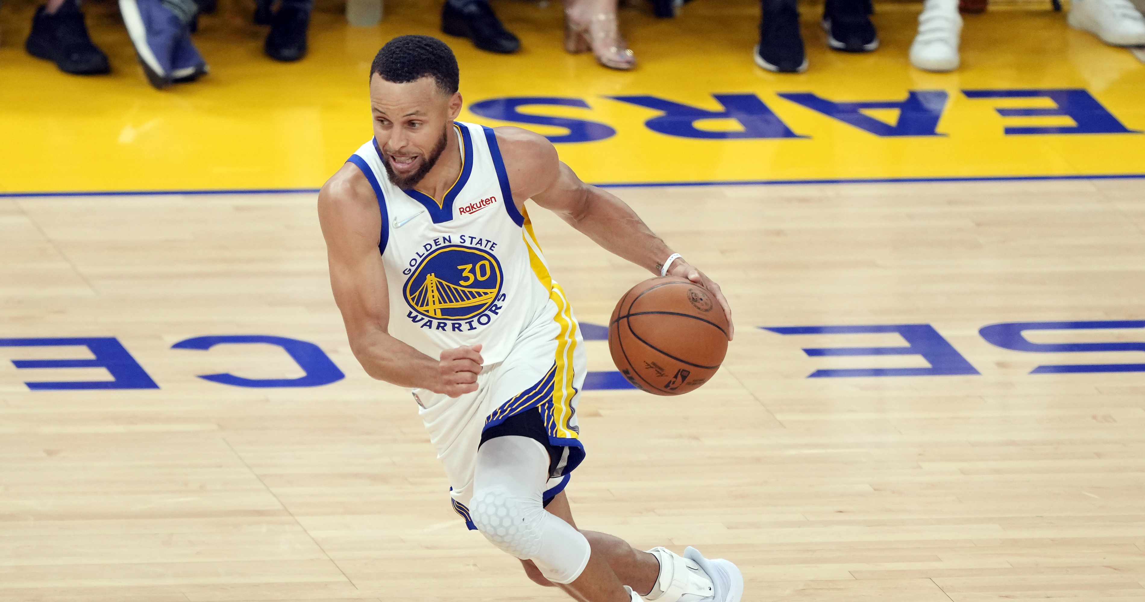 Warriors' Steph Curry Sets NBA Finals Record with 6 3Pointers in 1Q of