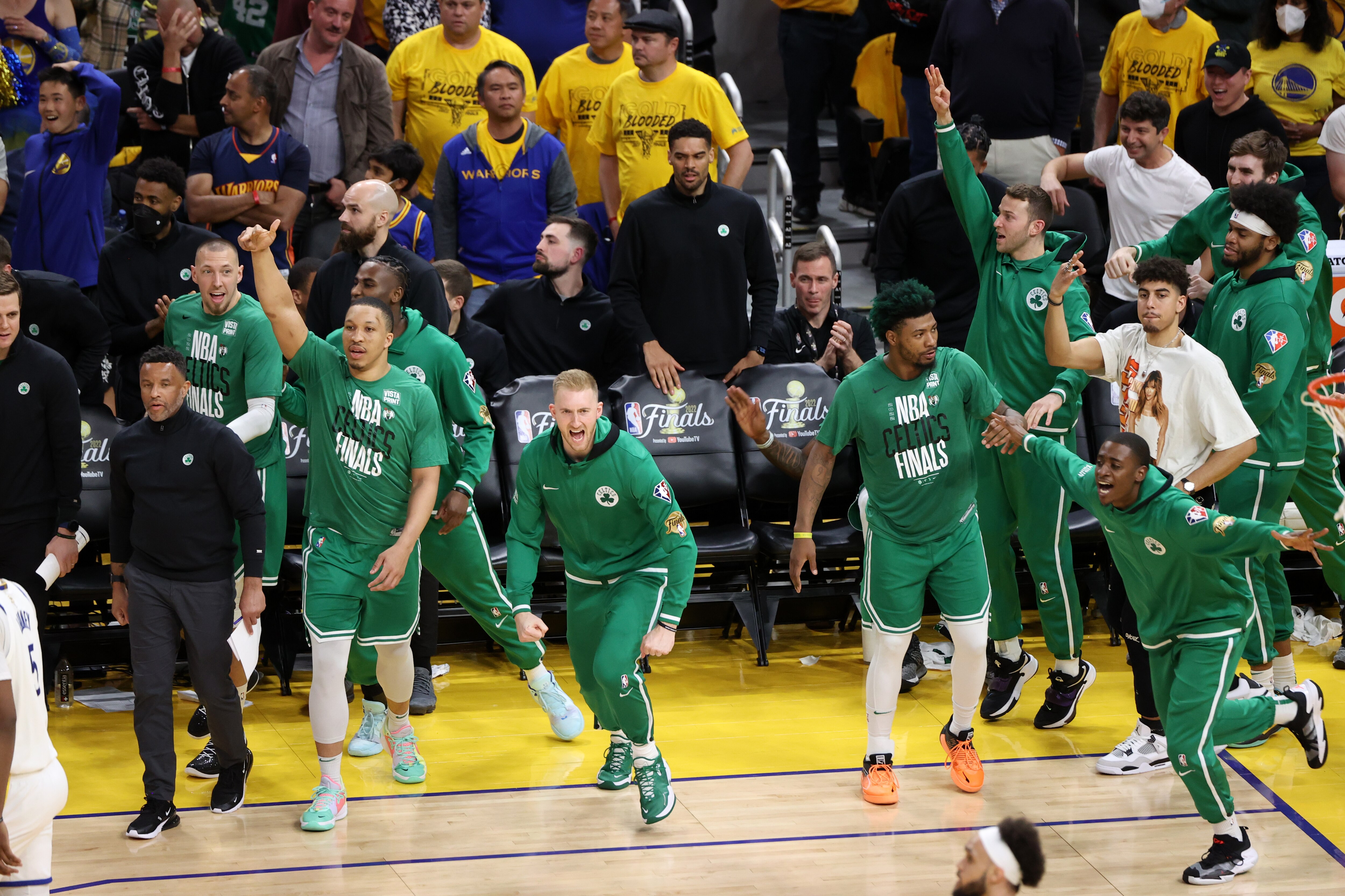 Warriors Called out by Fans for Epic 4th-Quarter Collapse in Game 1 vs. Celtics - Vimarsana News