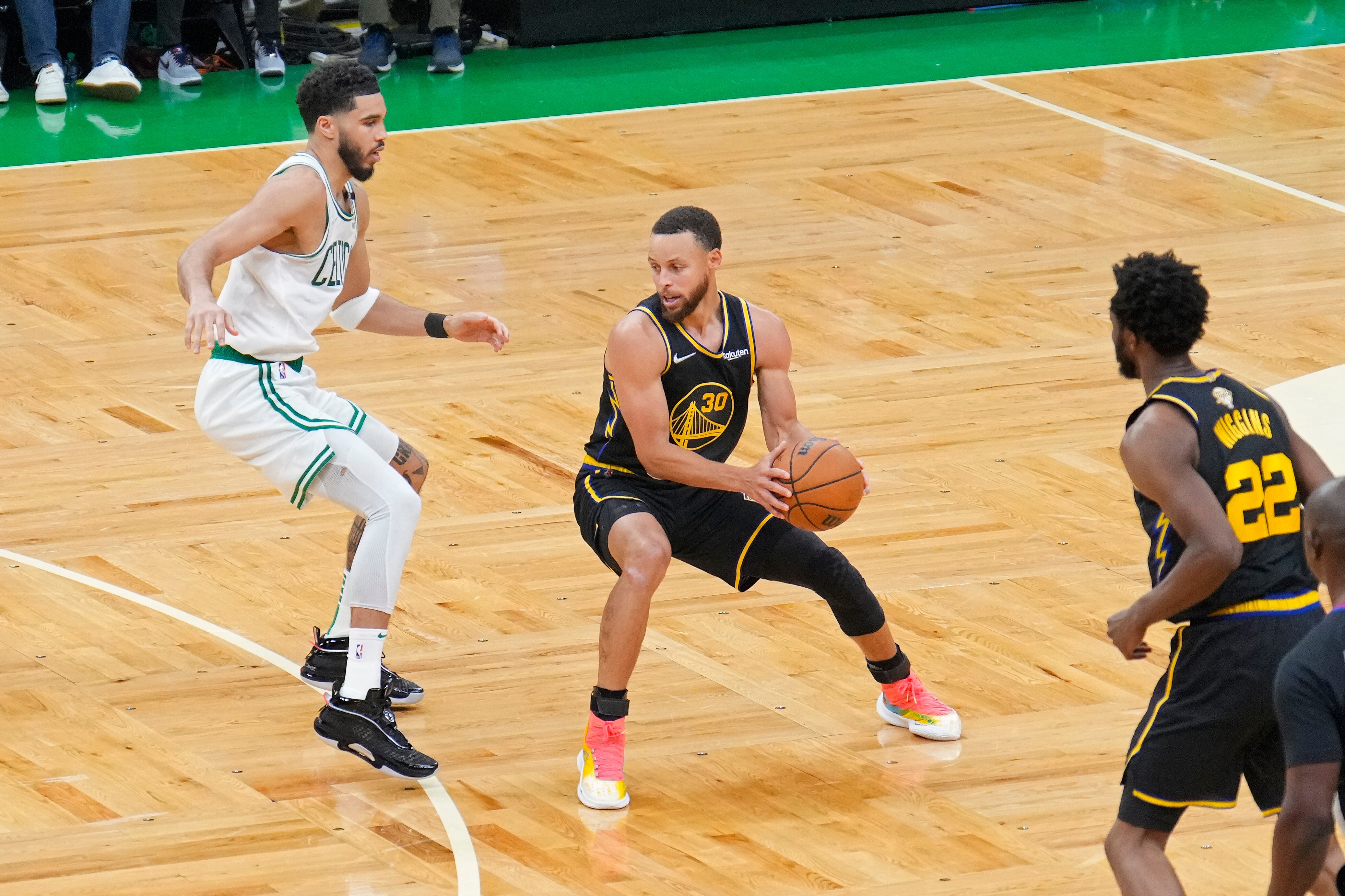 Warriors' Steph Curry to Undergo MRI on Shoulder Injury Suffered vs. Pacers - Vimarsana News