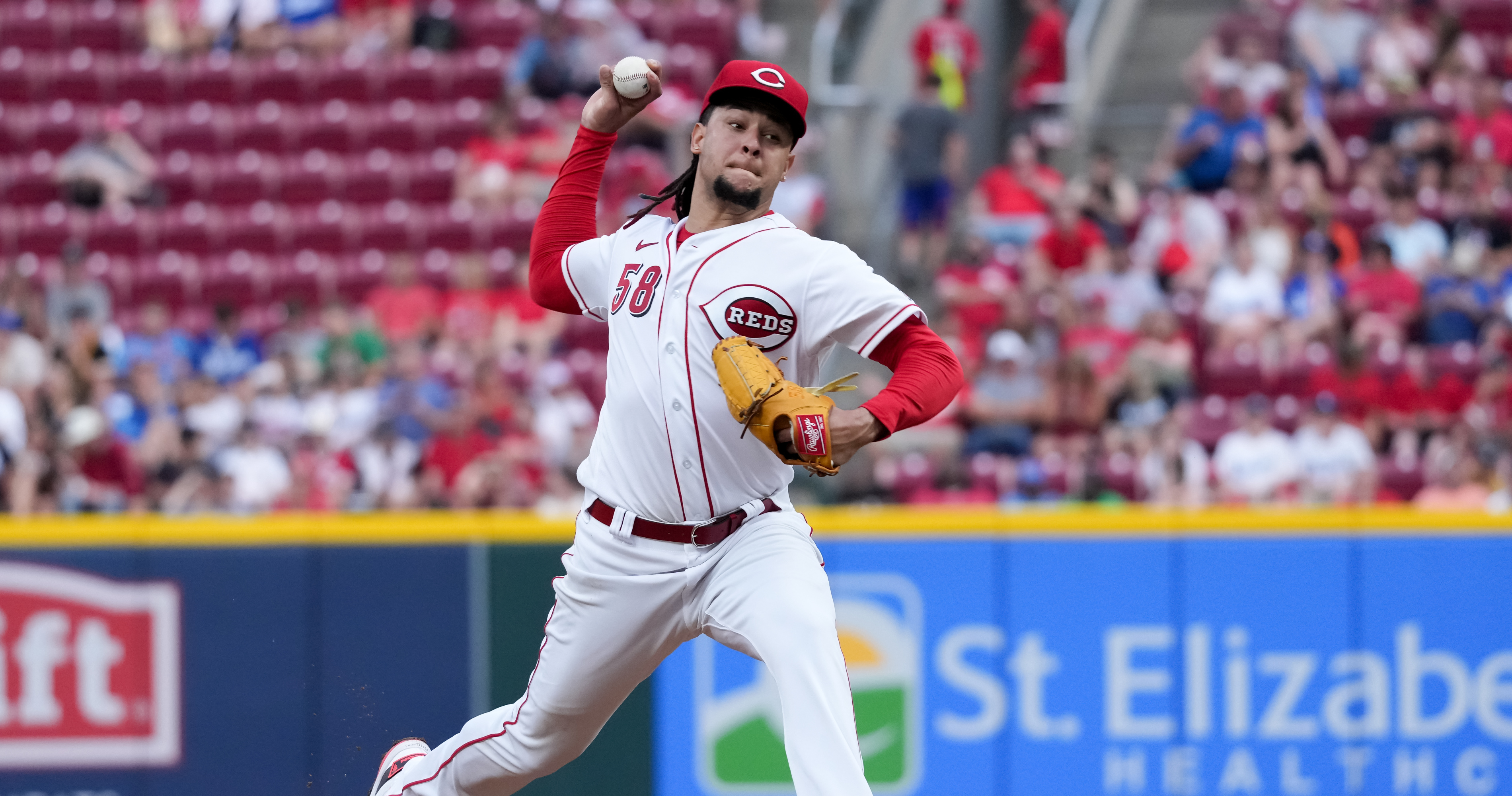 MLB rumors: Would Reds' Luis Castillo cut hair if traded to Yankees? 