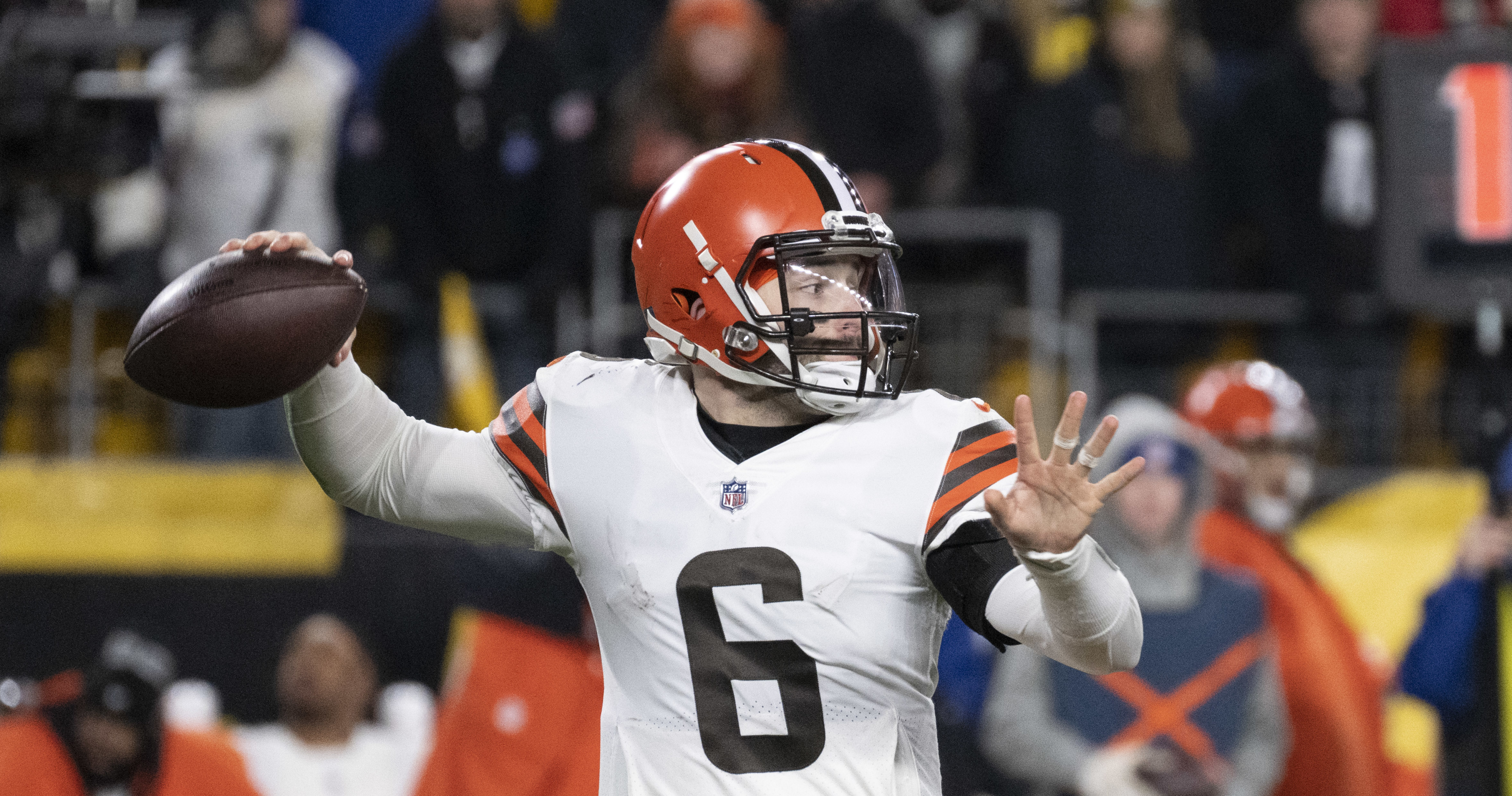 Baker Mayfield Airs It Out for 263 Yds & 3 TDs