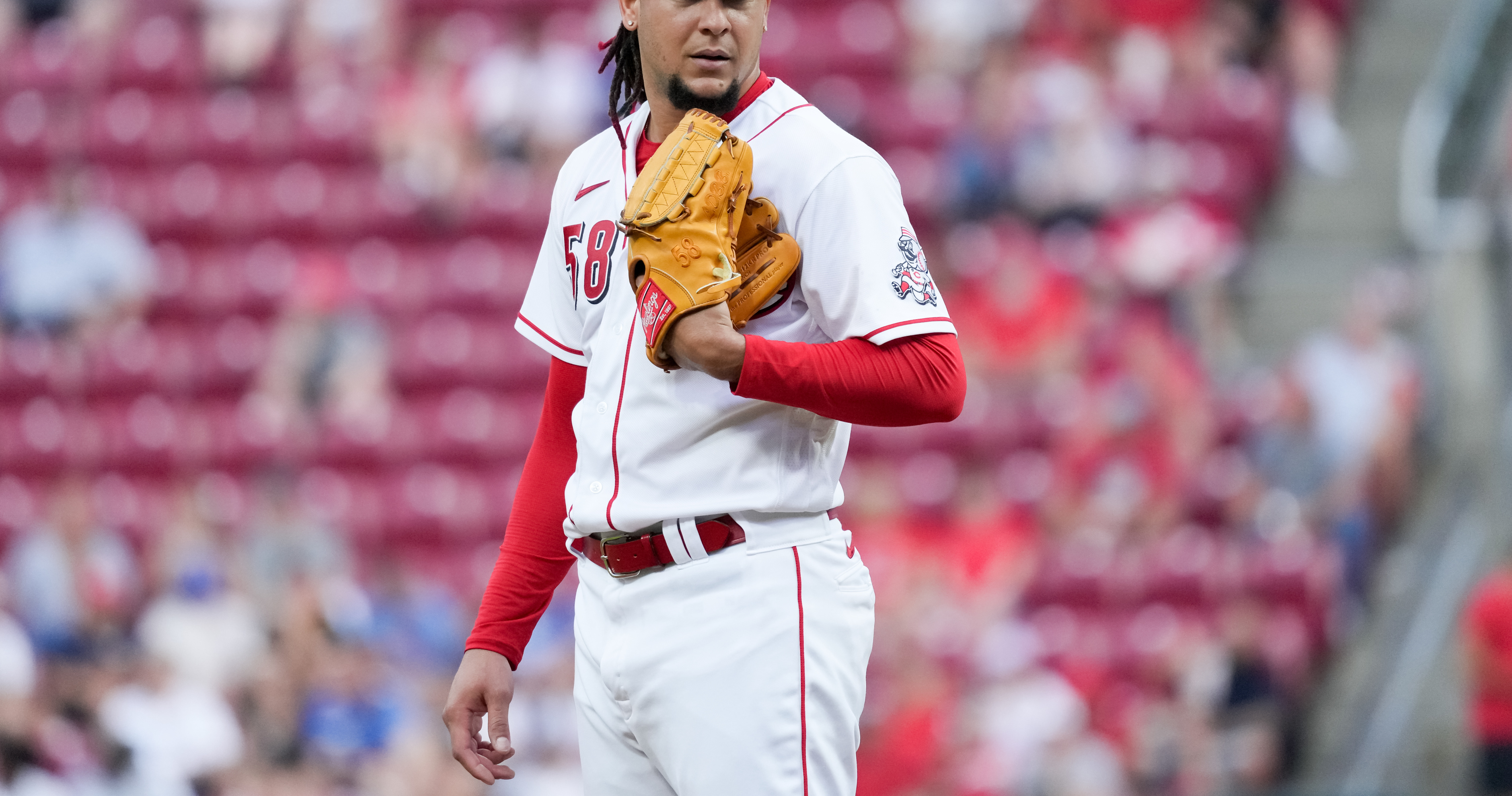 Luis Castillo dominates rubber match as trade deadline looms