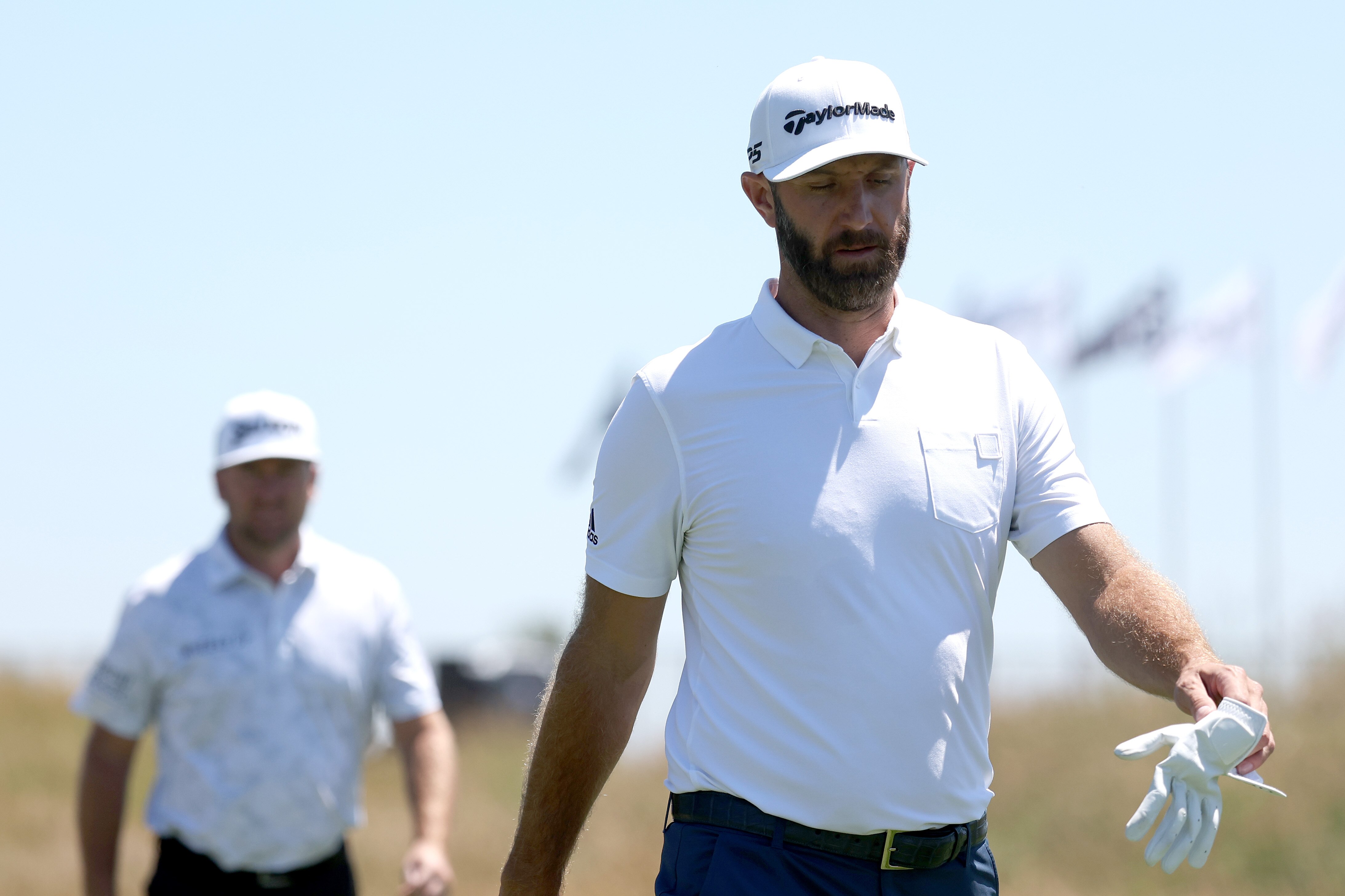 Dustin Johnson Shoots 68, Trails by 1 Stroke After 1st Round of LIV
