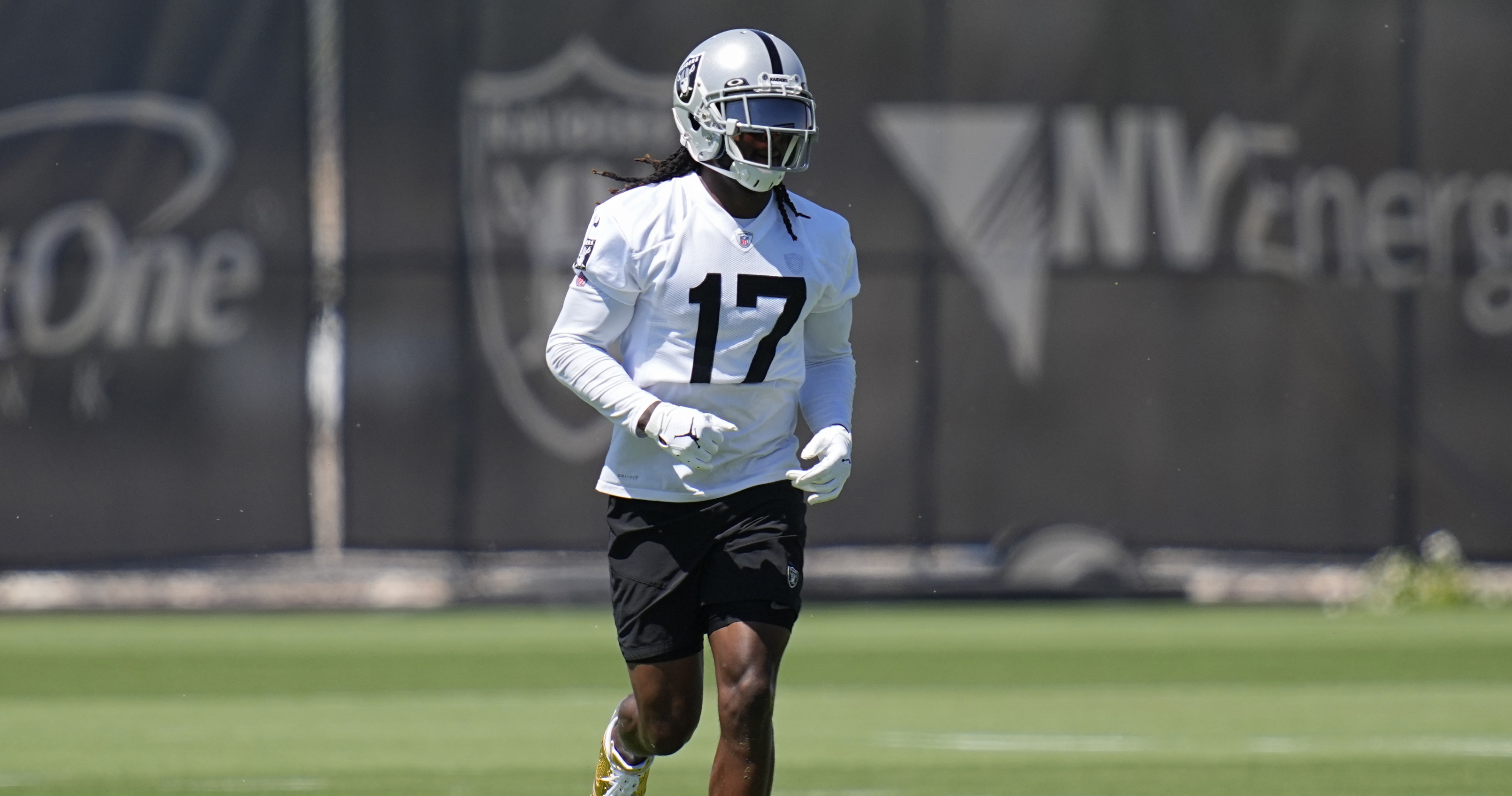 Raiders' Davante Adams loses No. 1 spot on ESPN's WR rankings