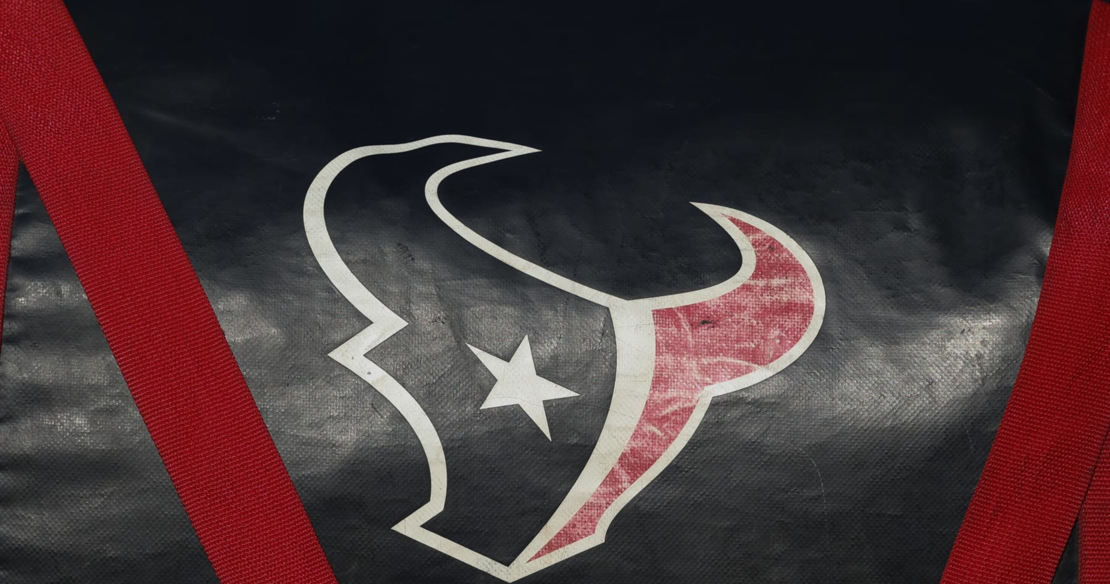 Texans Settle Lawsuits with 30 Women amid Deshaun Watson Allegations ...