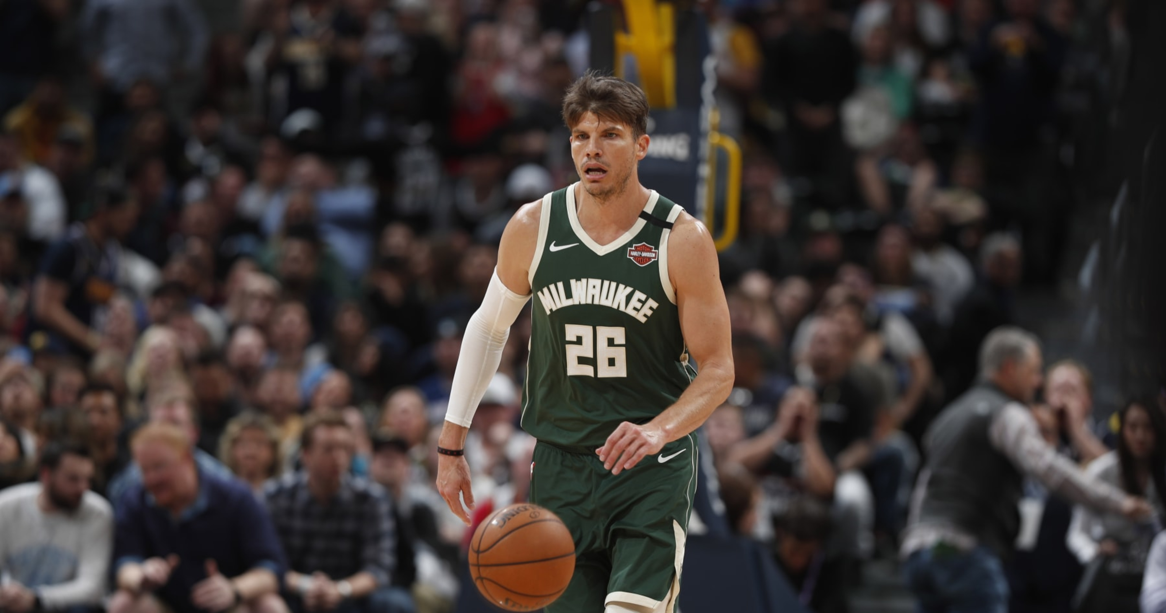 Kyle Korver with winter coat and without «