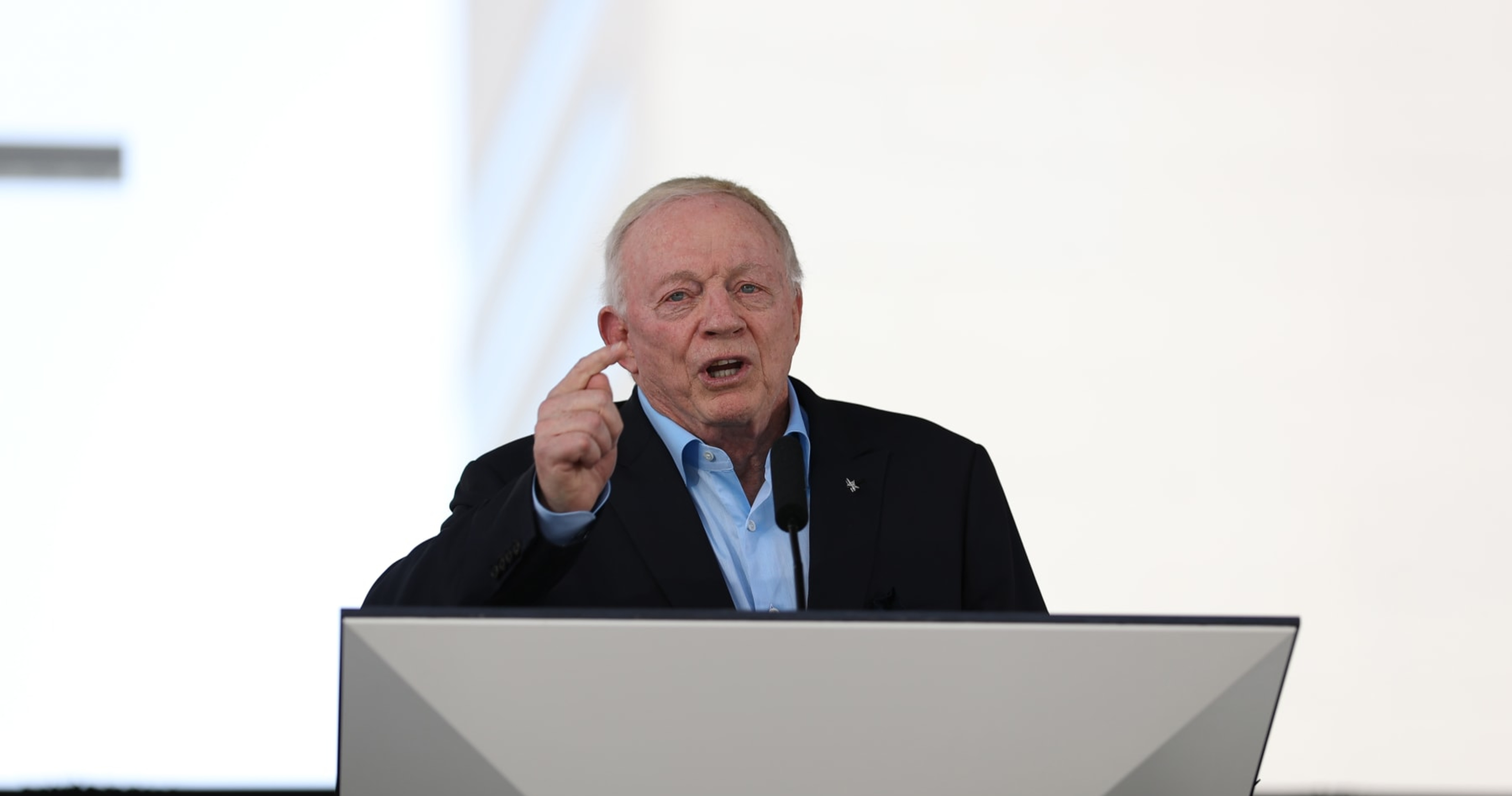 Jerry Jones: Dallas Cowboys owner apologizes for using derogatory term for  little people