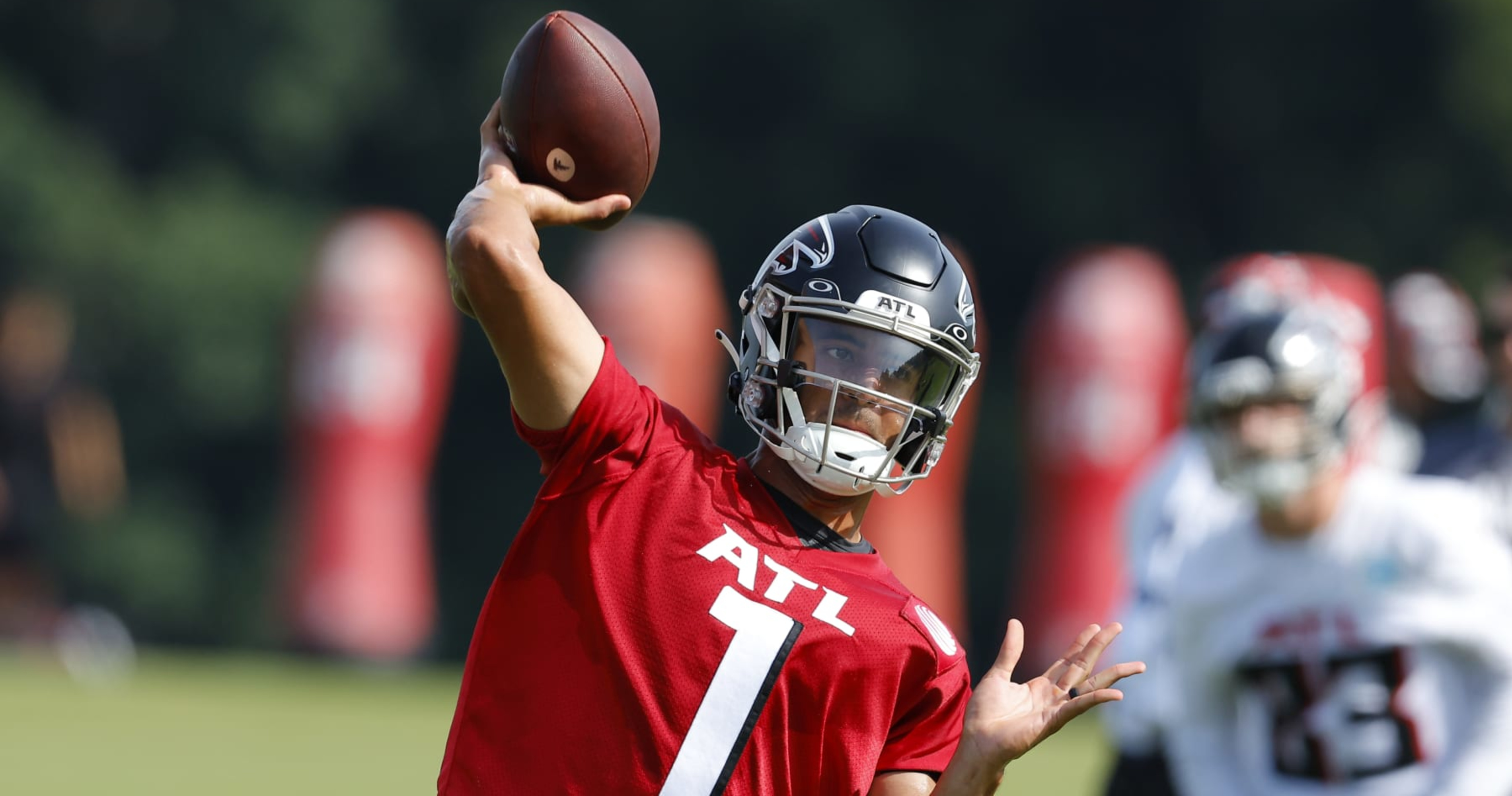 Falcons' Matt Ryan starts strong, Titans' Marcus Mariota does not