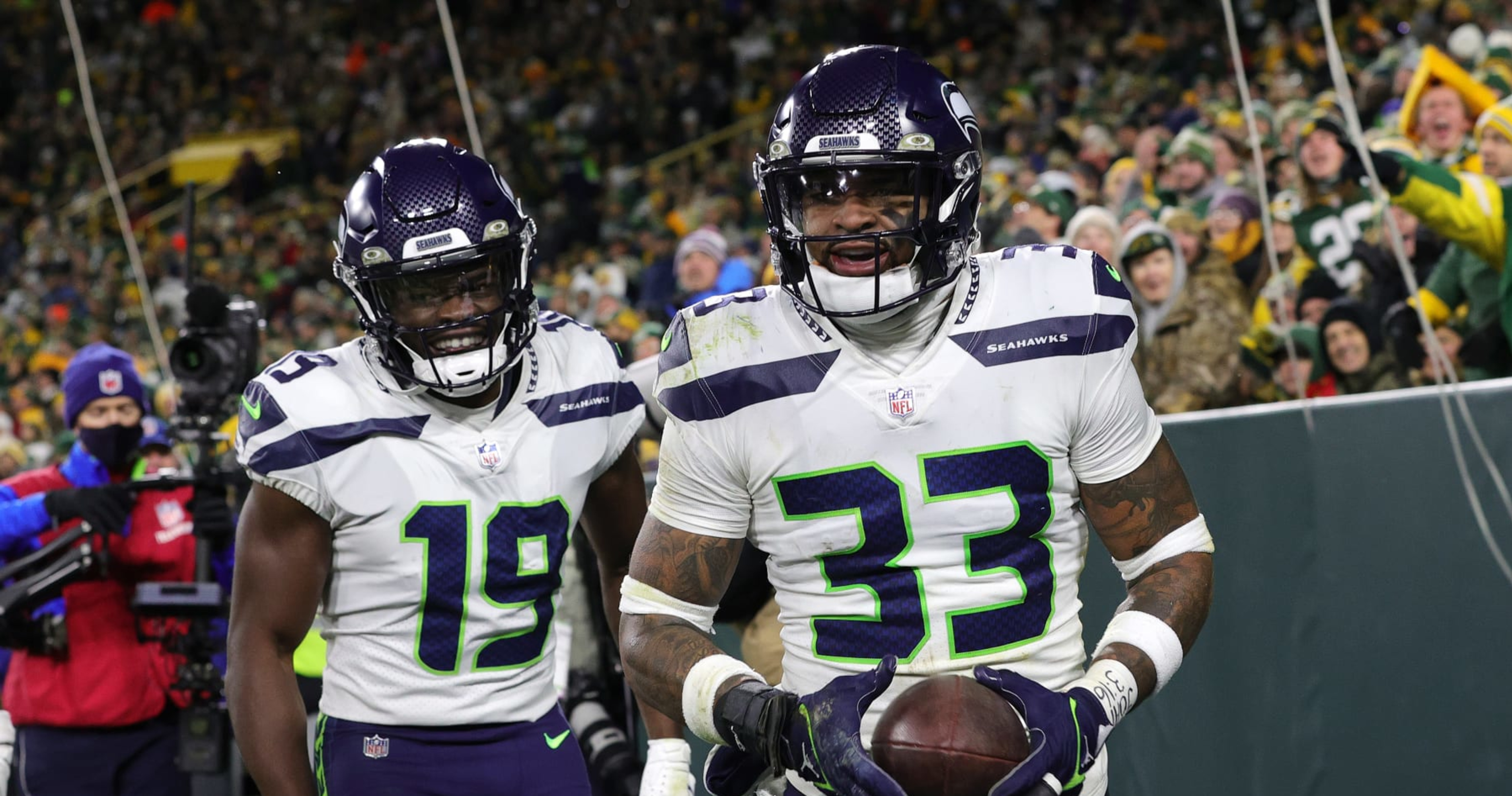 Jamal Adams injury: Seattle safety suffers possible head injury in Week 4 -  DraftKings Network