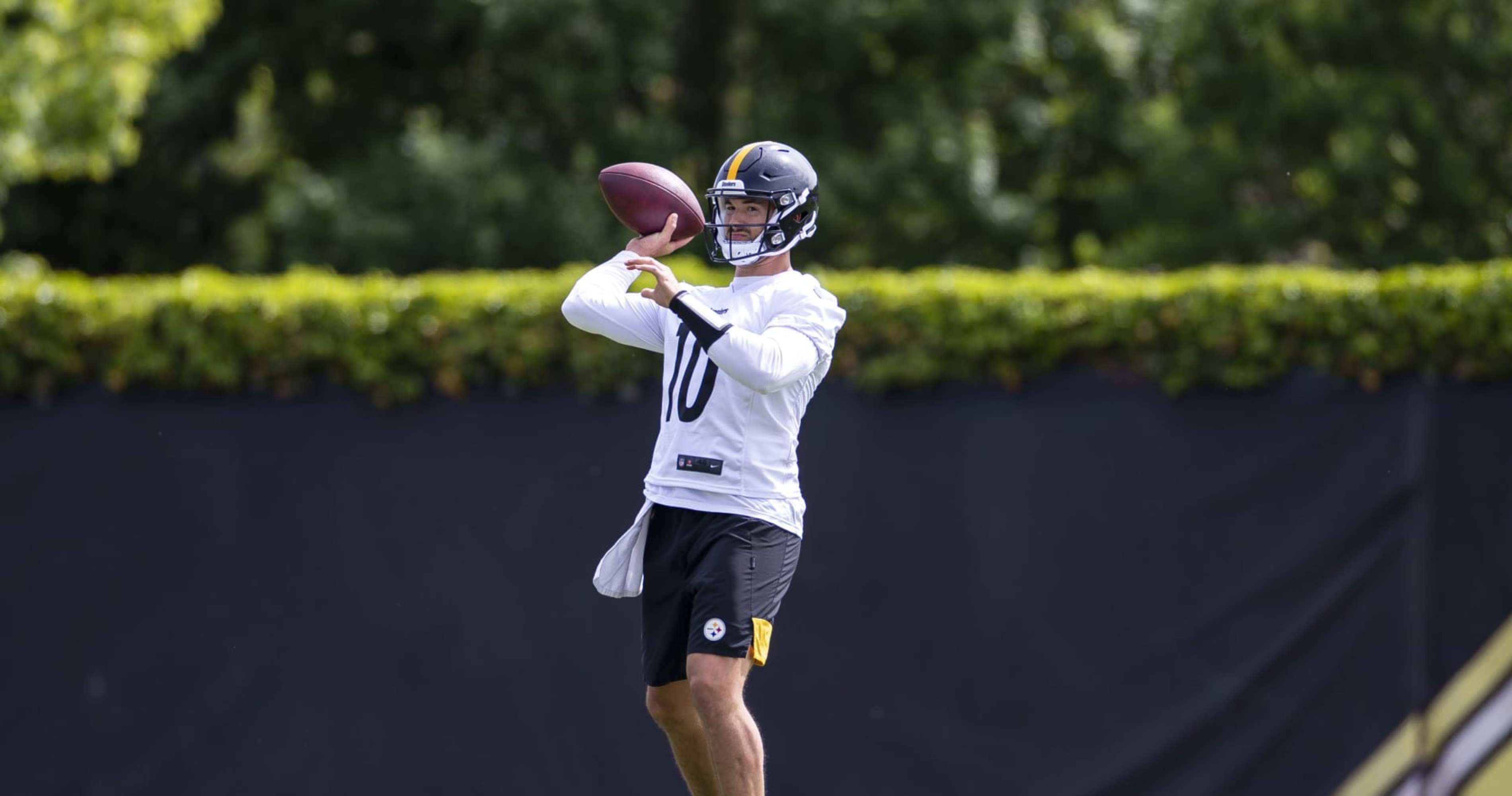 Former Bears QB Mitch Trubisky struggling at Steelers training camp