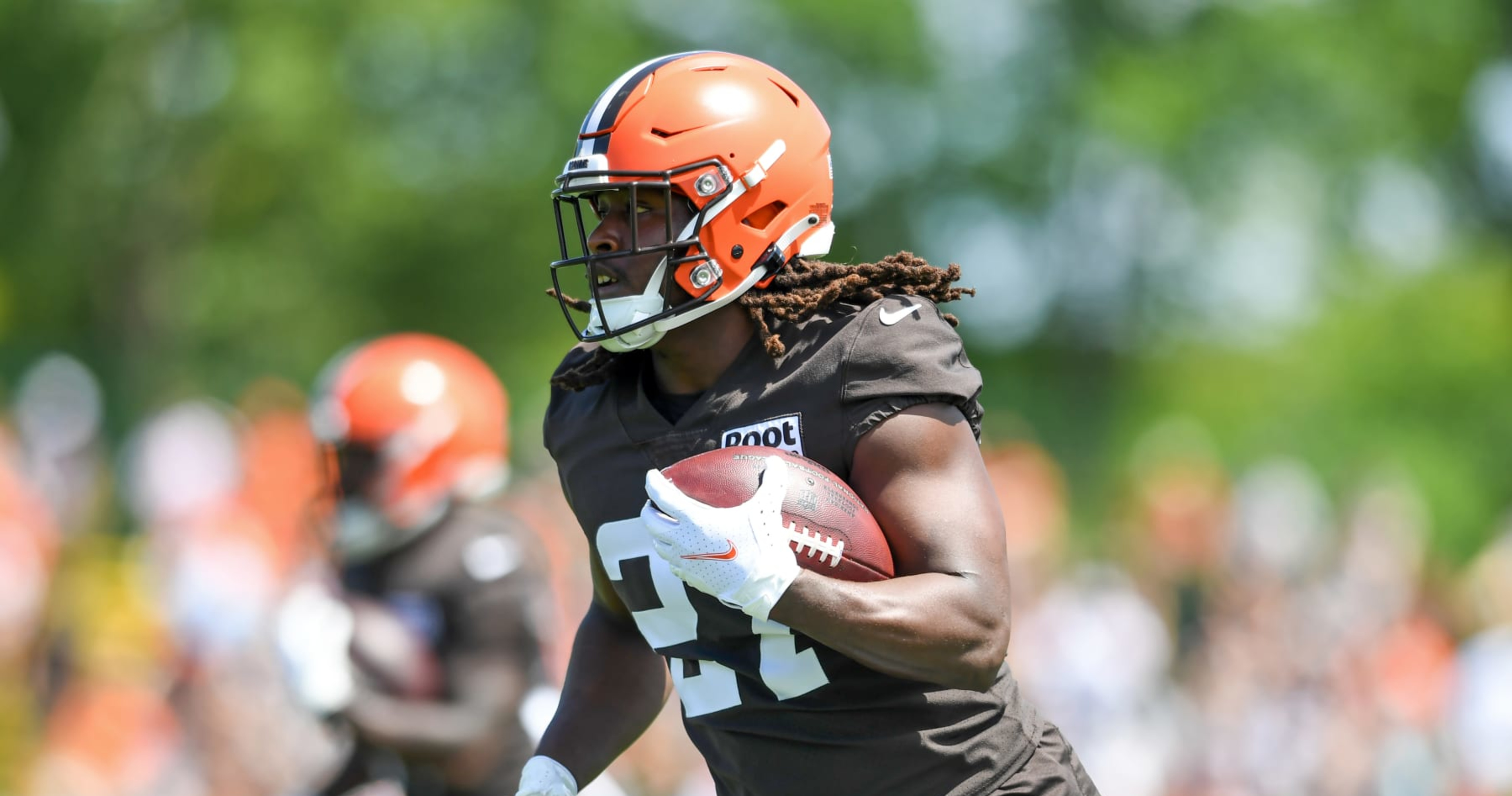 NFL Rumors: Browns Deny Kareem Hunt's Trade Request as RB Seeks New Contract