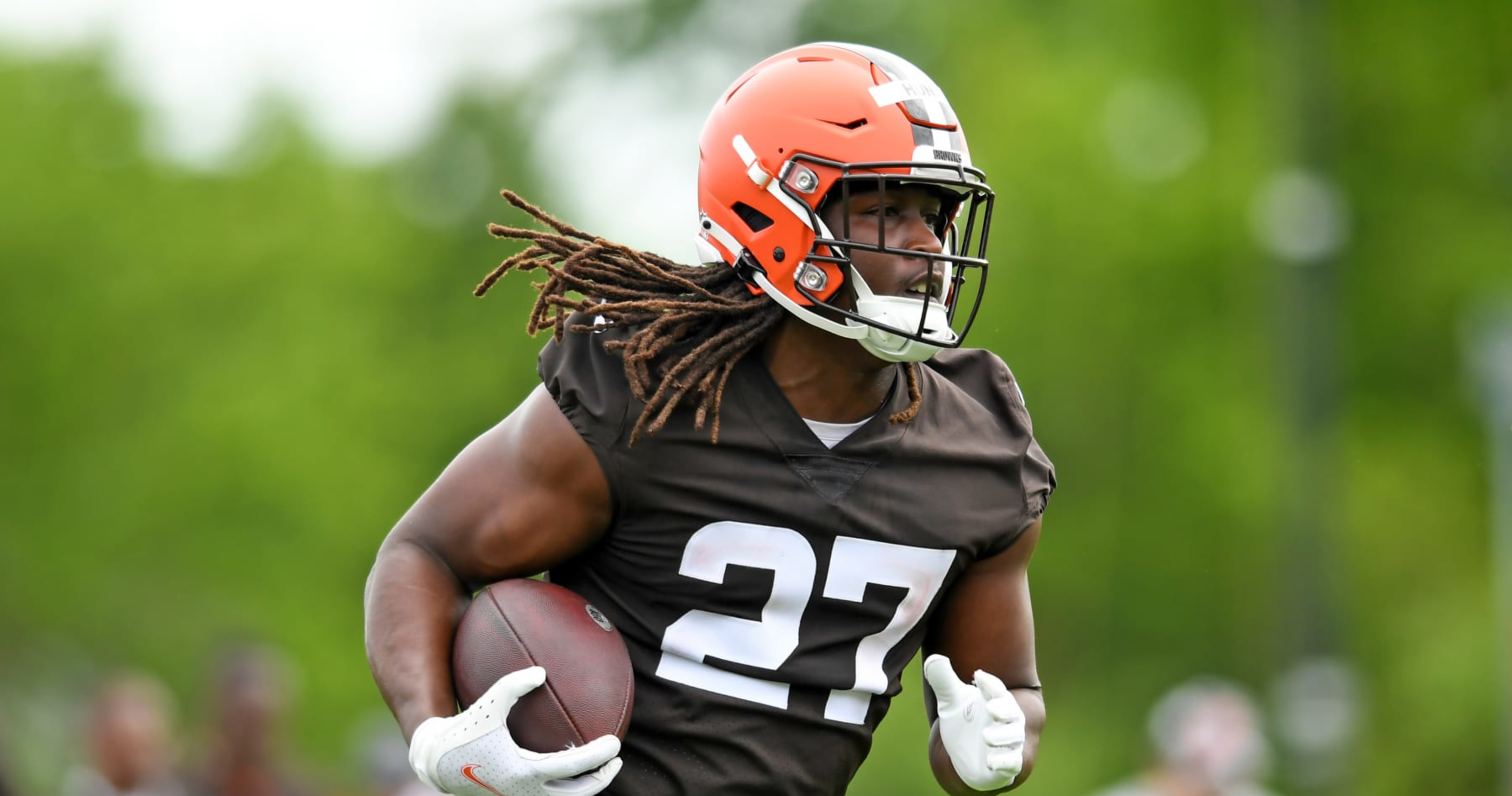 Browns' David Njoku absent from OTAs, two sides reportedly close to $13  million deal 