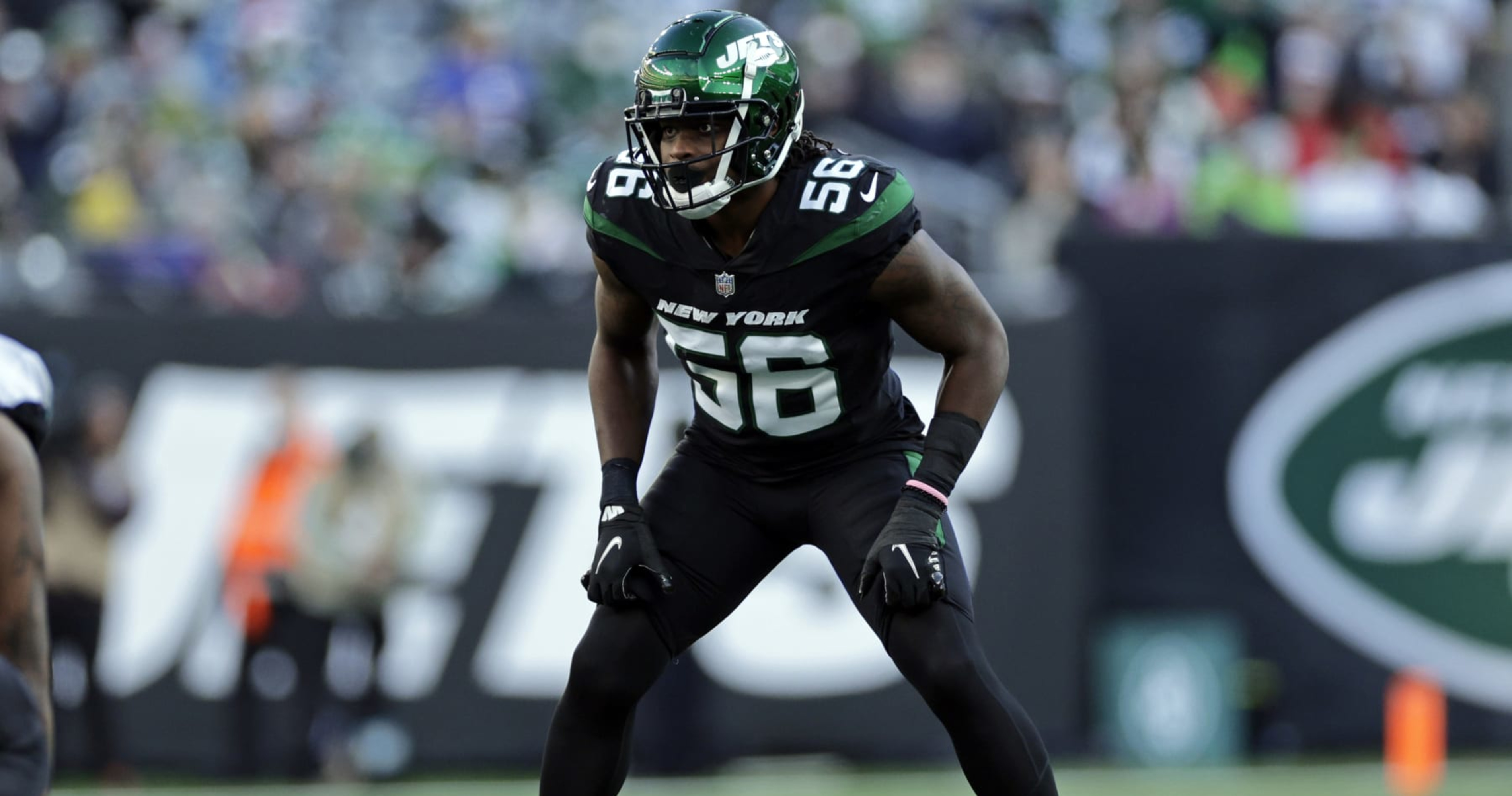 New York Jets linebacker Quincy Williams (56) runs against the New England  Patriots during an NFL football game Sunday, Oct. 30, 2022, in East  Rutherford, N.J. (AP Photo/Adam Hunger Stock Photo - Alamy