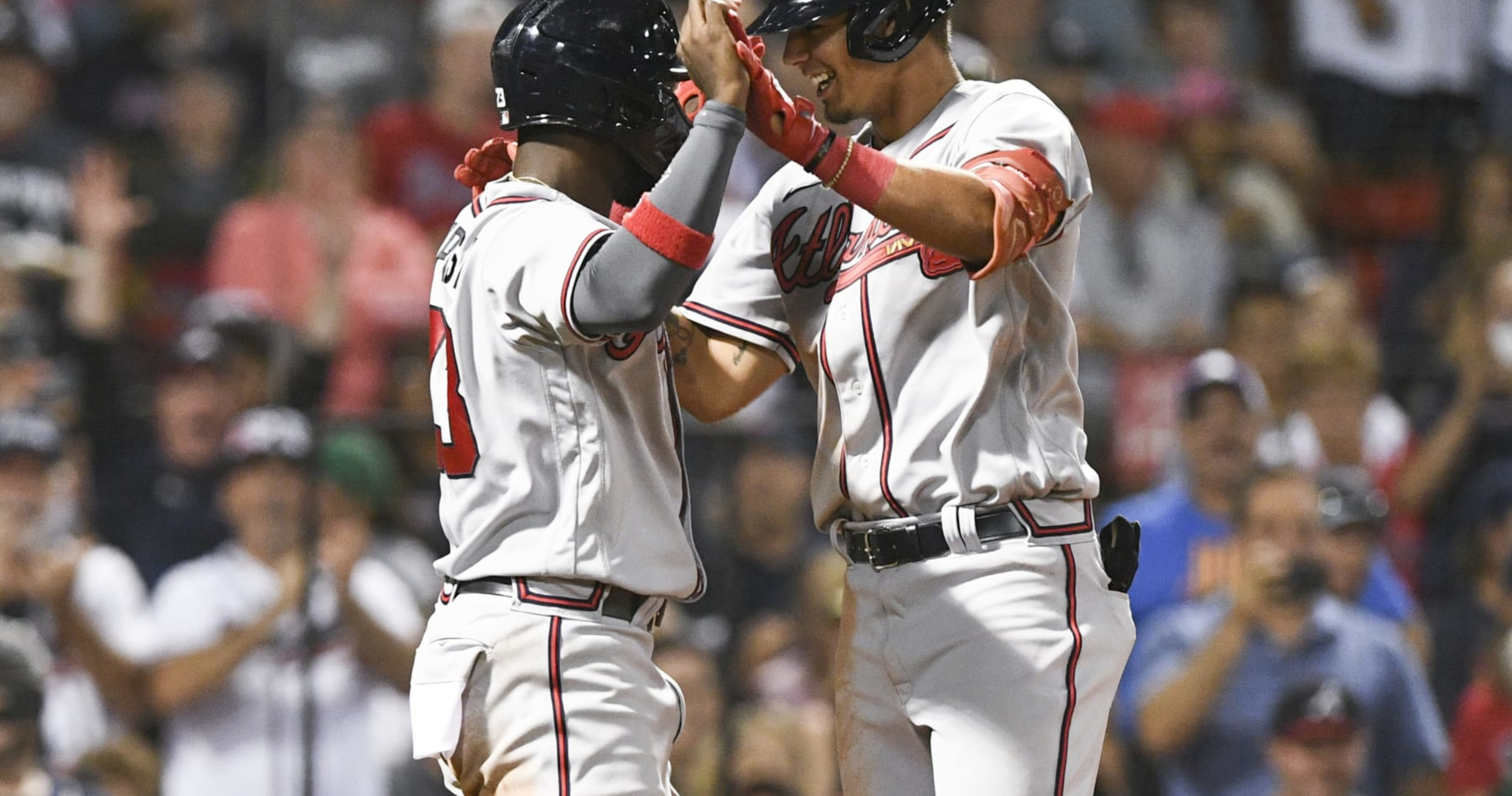 Braves' Freddie Freeman wins NL MVP, White Sox slugger Jose Abreu gets AL