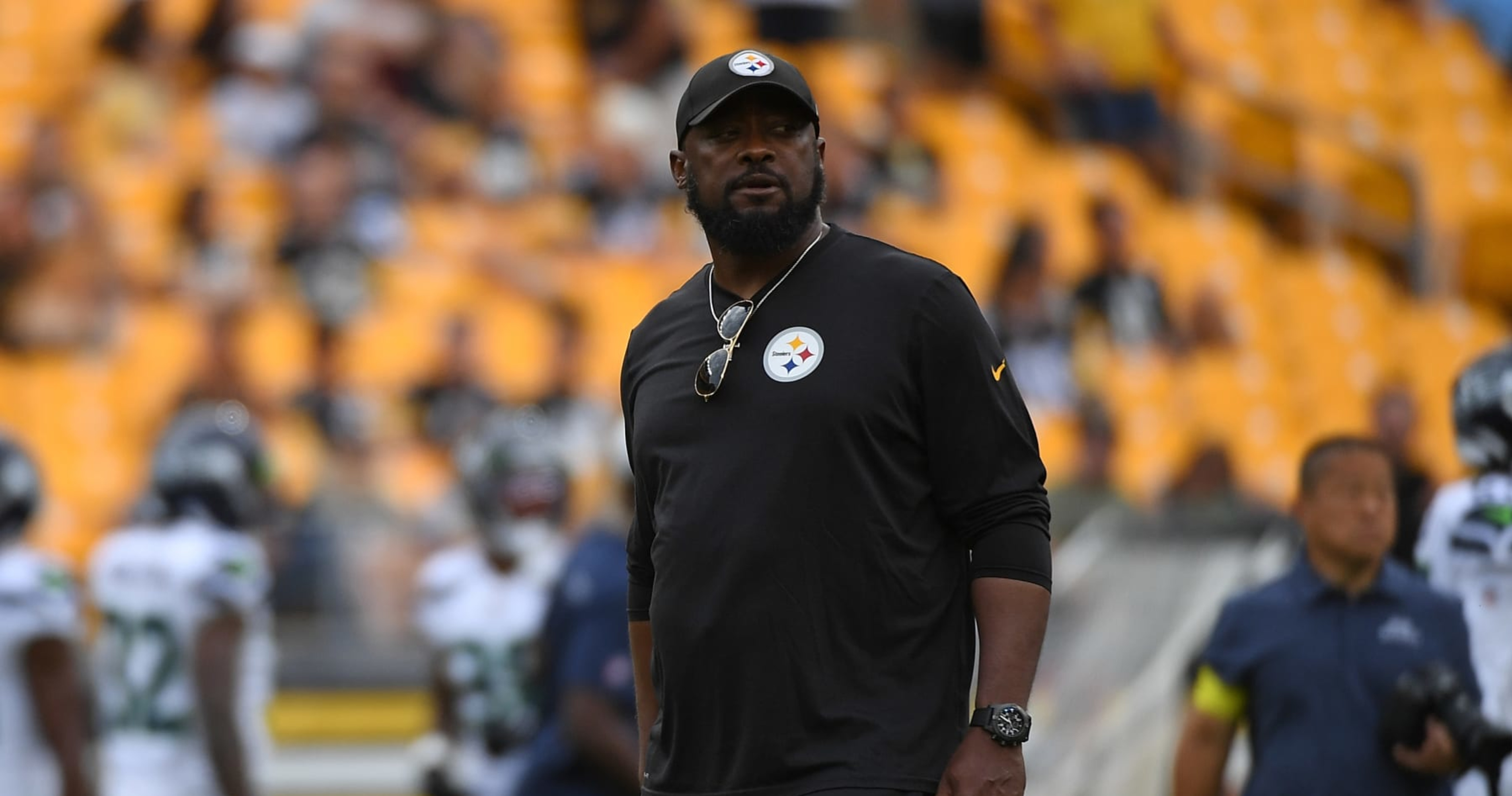 Video: Mike Tomlin Hosts Kids Who He Saw Fighting on Street at Steelers Training..