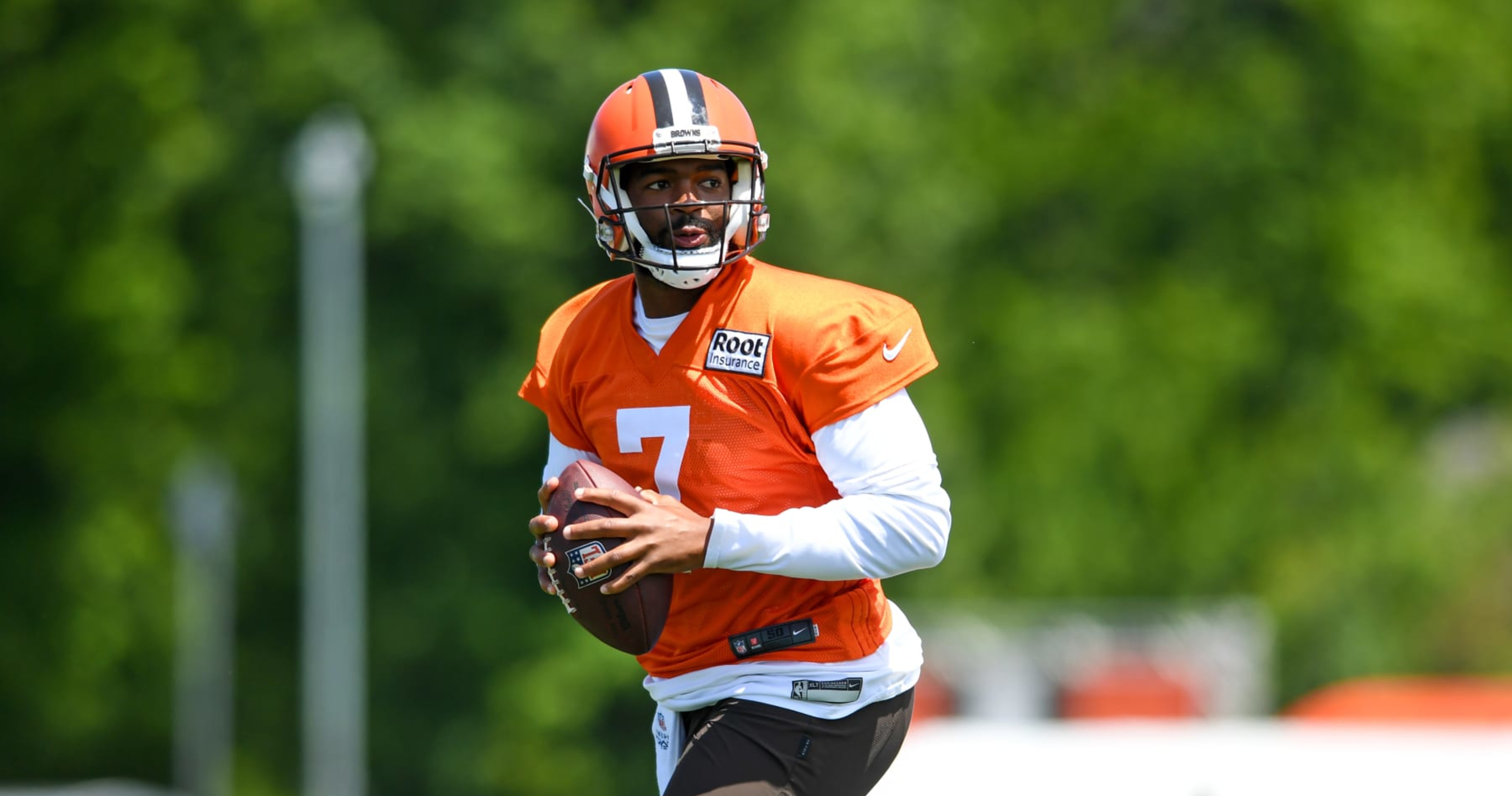 Jacoby Brissett of the Cleveland Browns plays against the Los Angeles  News Photo - Getty Images