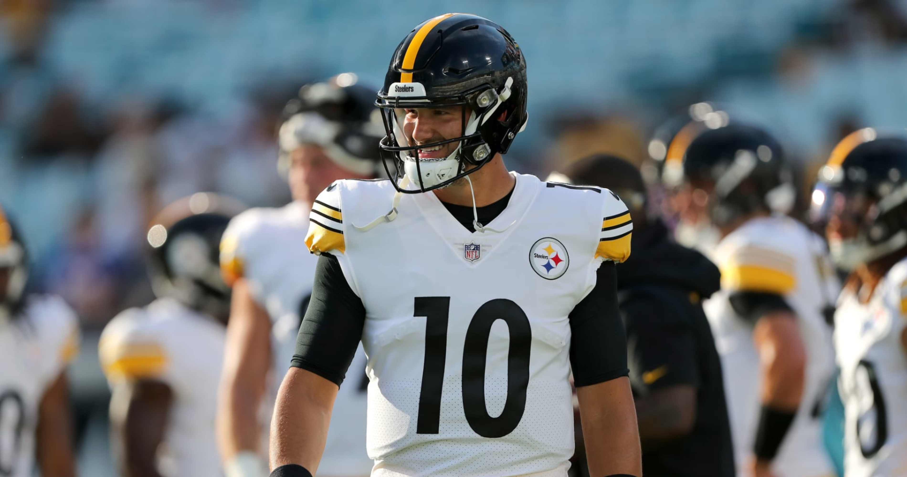 Steelers cite 'franchise quarterback experience' with new starter Mitch  Trubisky 