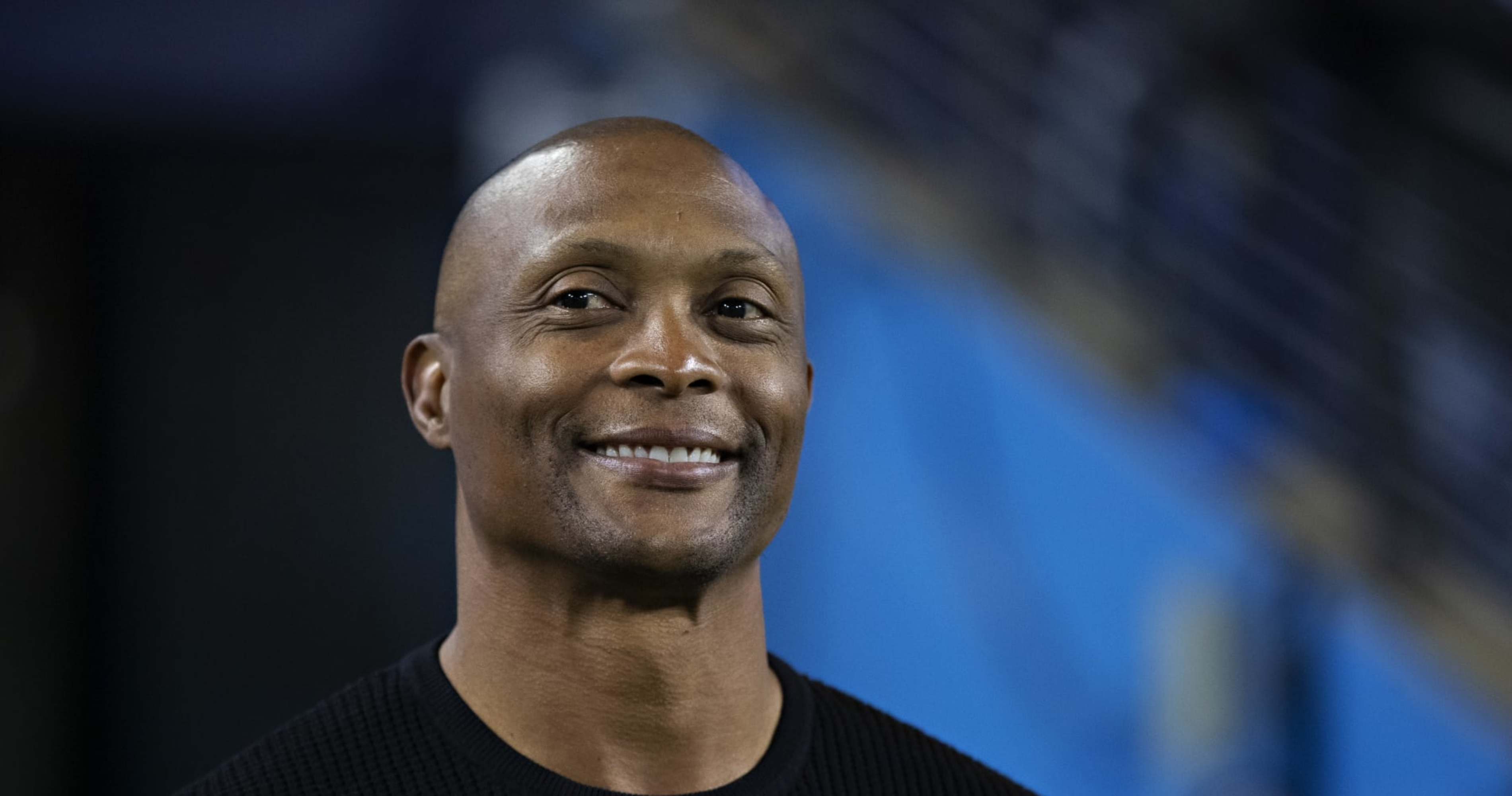 Eddie George, former member of the Tennessee Titans holds a sword for  News Photo - Getty Images