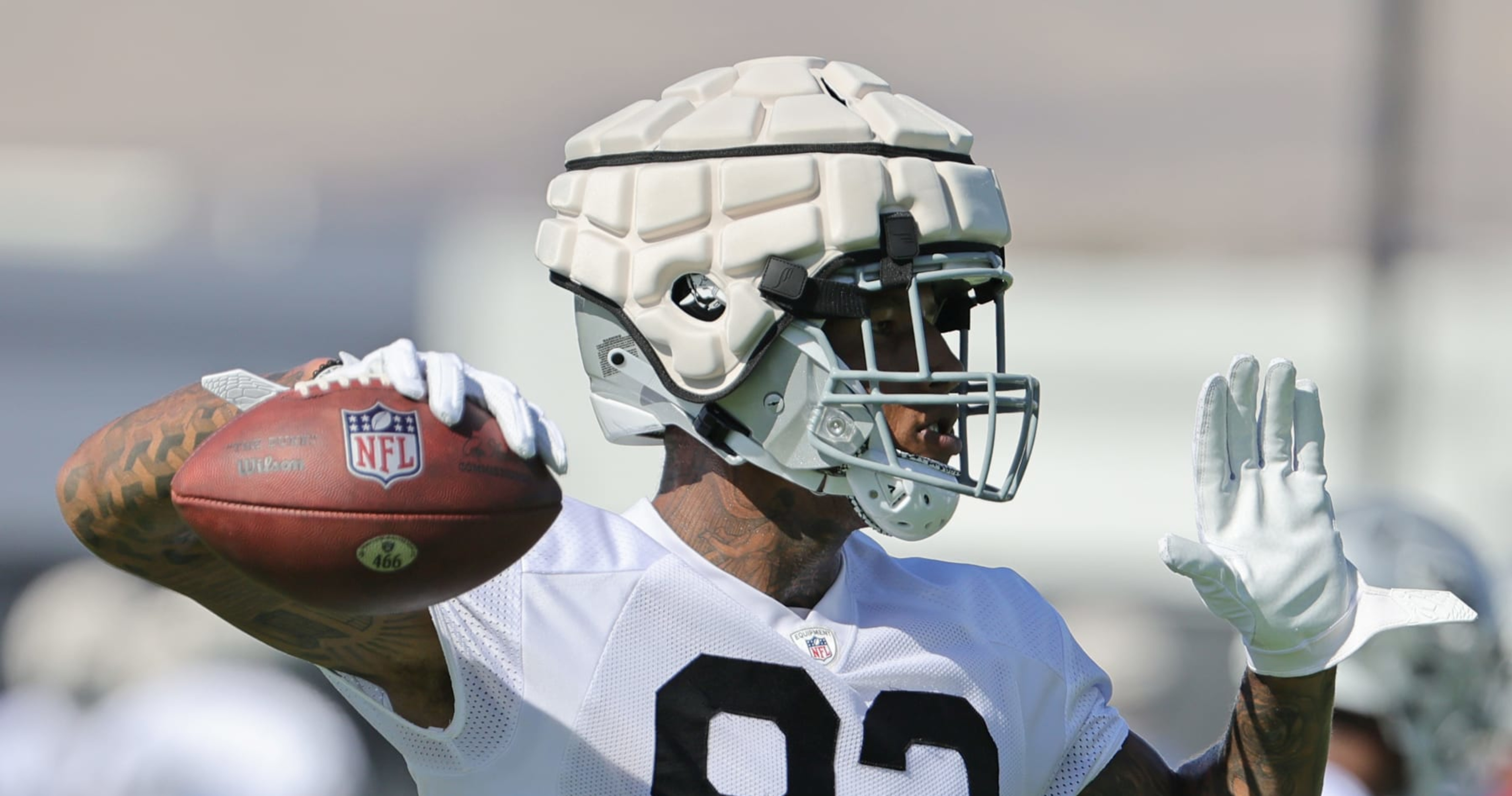 REPORT: Raiders TE Darren Waller will not play in Week 8