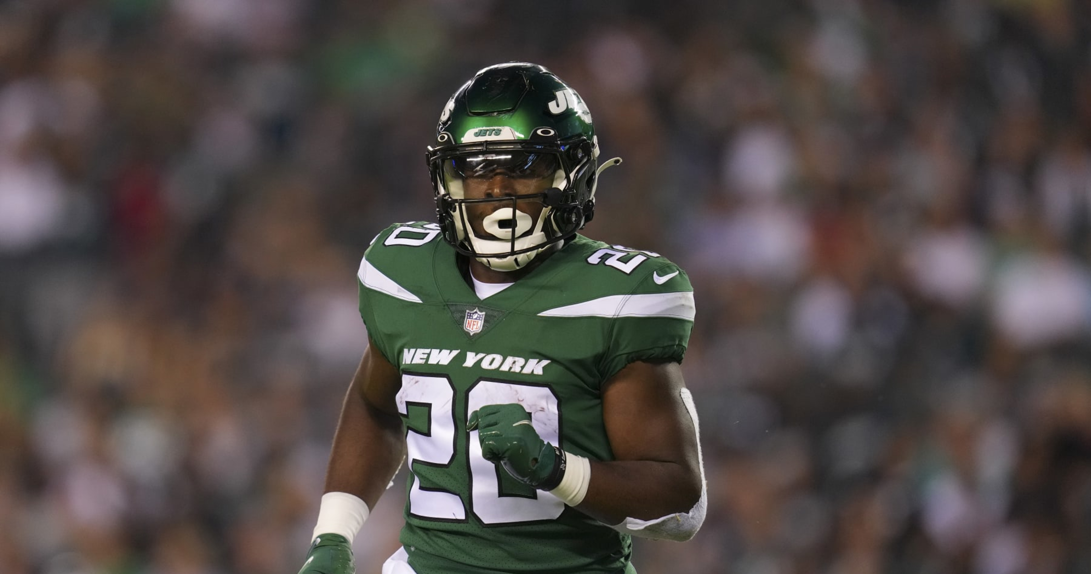 Jets' Breece Hall Feared to Have ACL Injury After Being Carted off