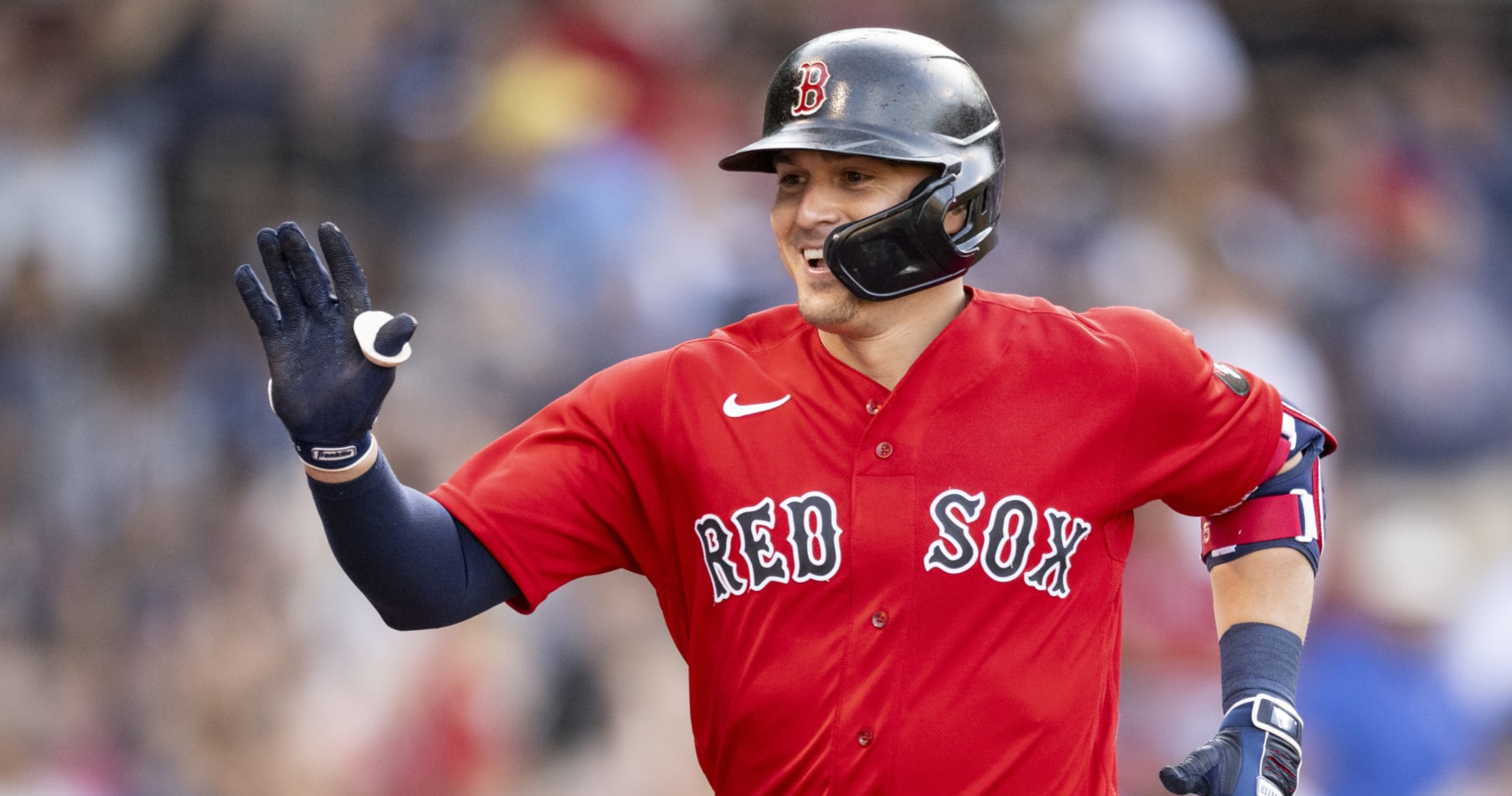Enrique Hernández agrees to deal with Red Sox