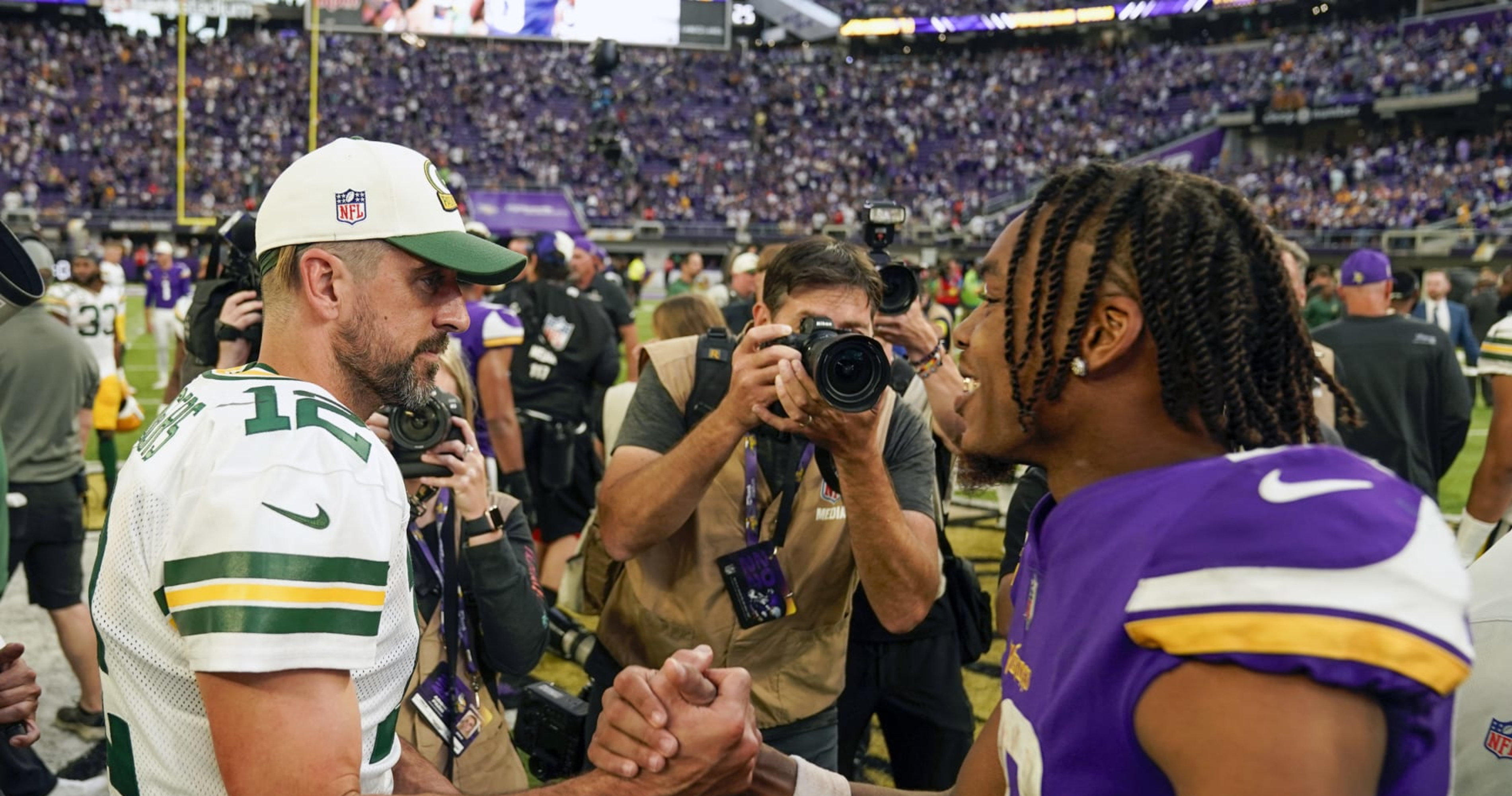 Packers' Aaron Rodgers Praises Justin Jefferson, Compares Vikings