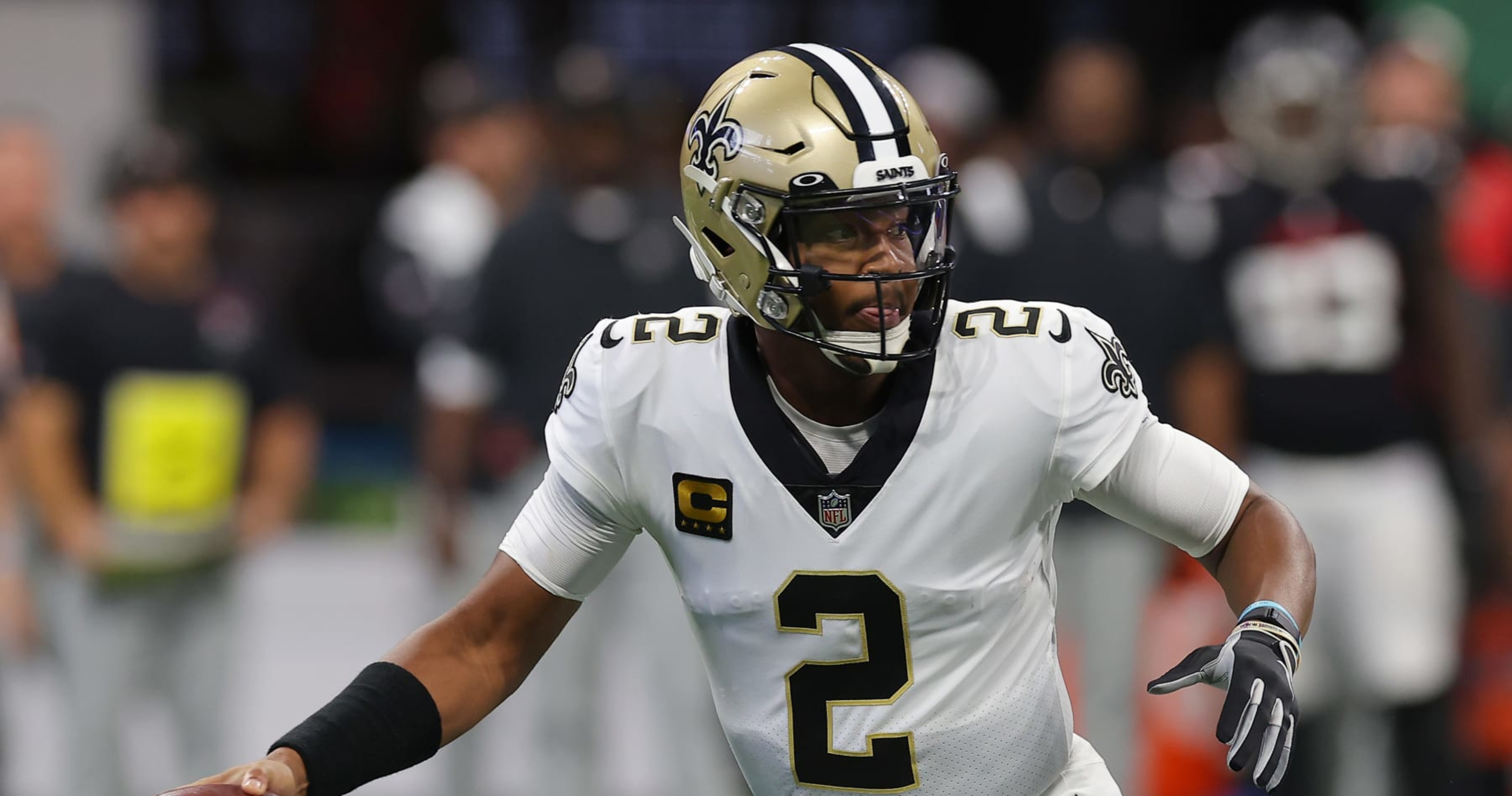 Glazer: Saints QB Jameis Winston Has 4 Fractures in Back; No Risk of Further Inj..