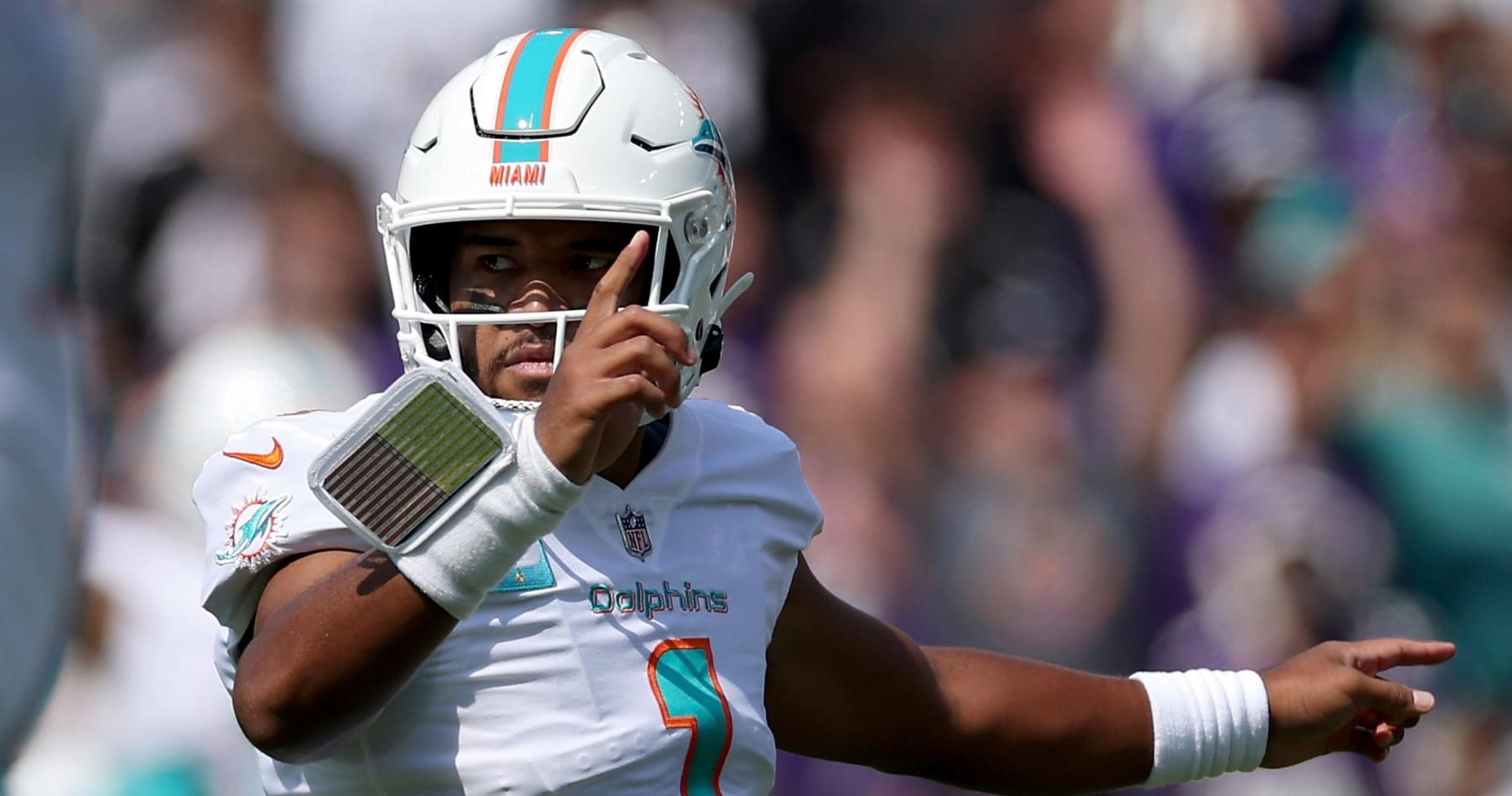 Tua Tagovailoa Converts Doubters After 6-TD Game in Dolphins' Win vs. Lamar, Rav..