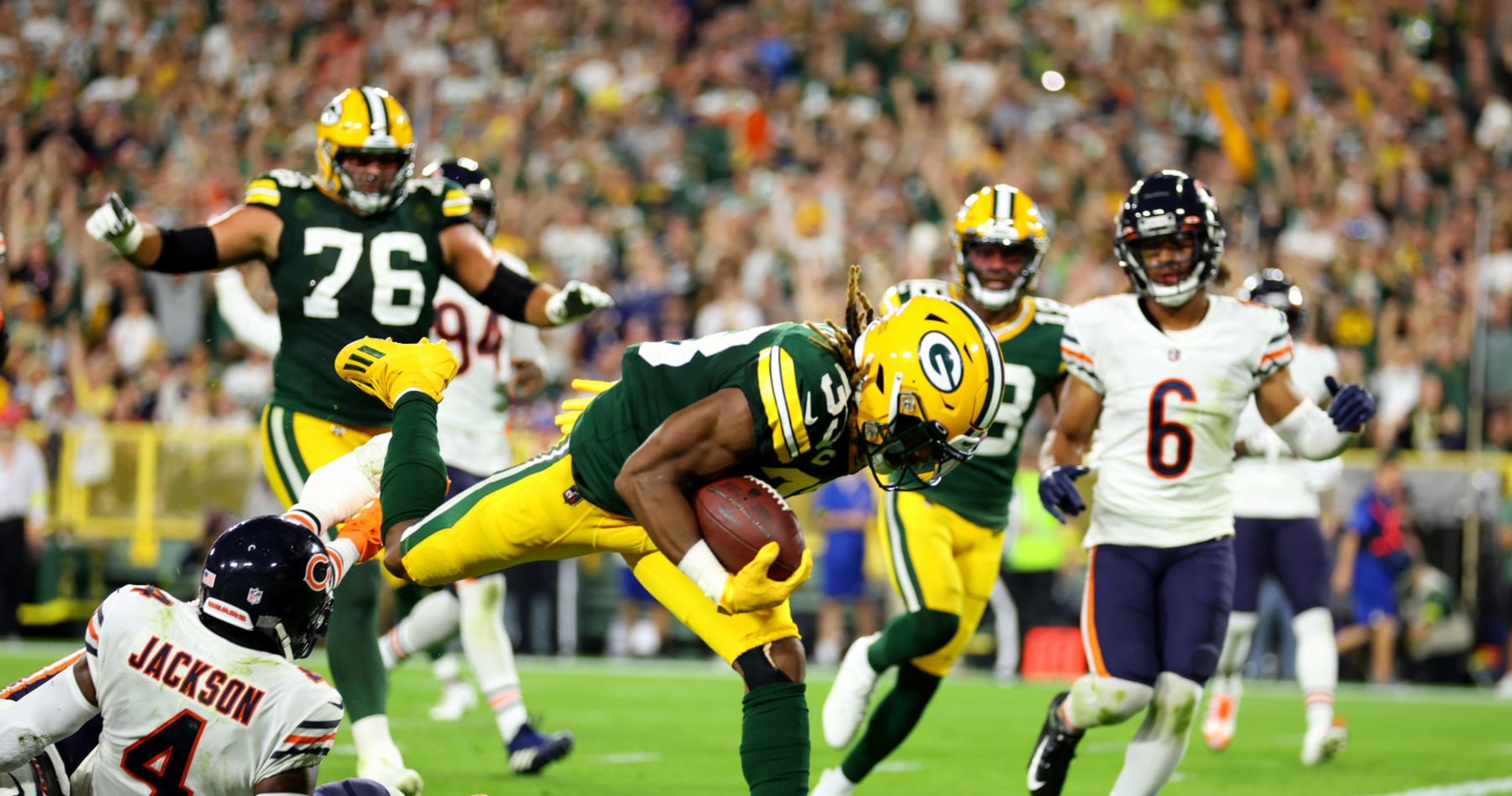 Aaron Jones, Packers' running game gash Bears en route to 27-10