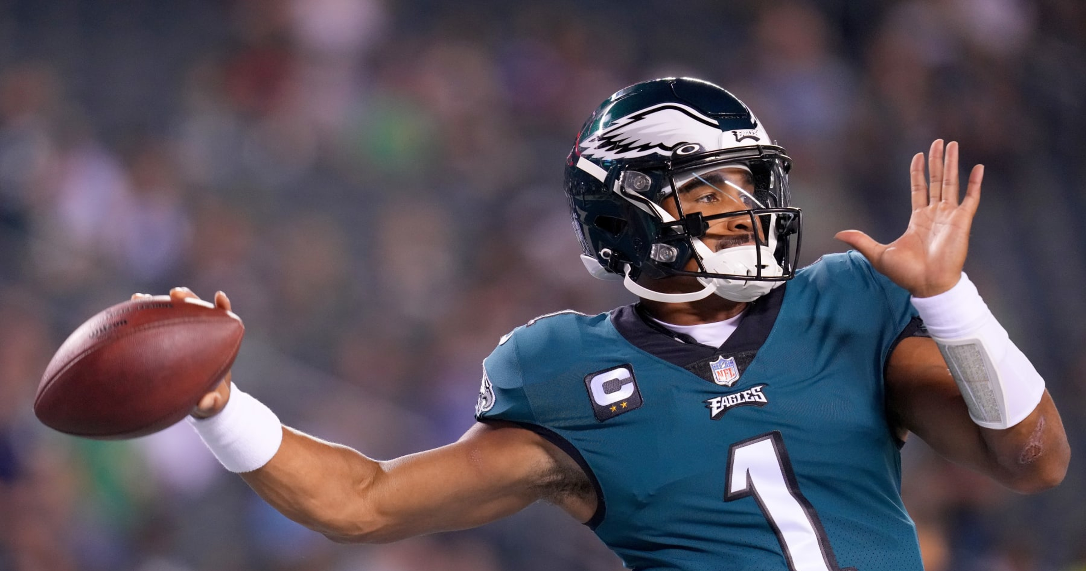 Jalen Hurts saves Eagles as Linval Joseph, Ndamukong Suh shine in