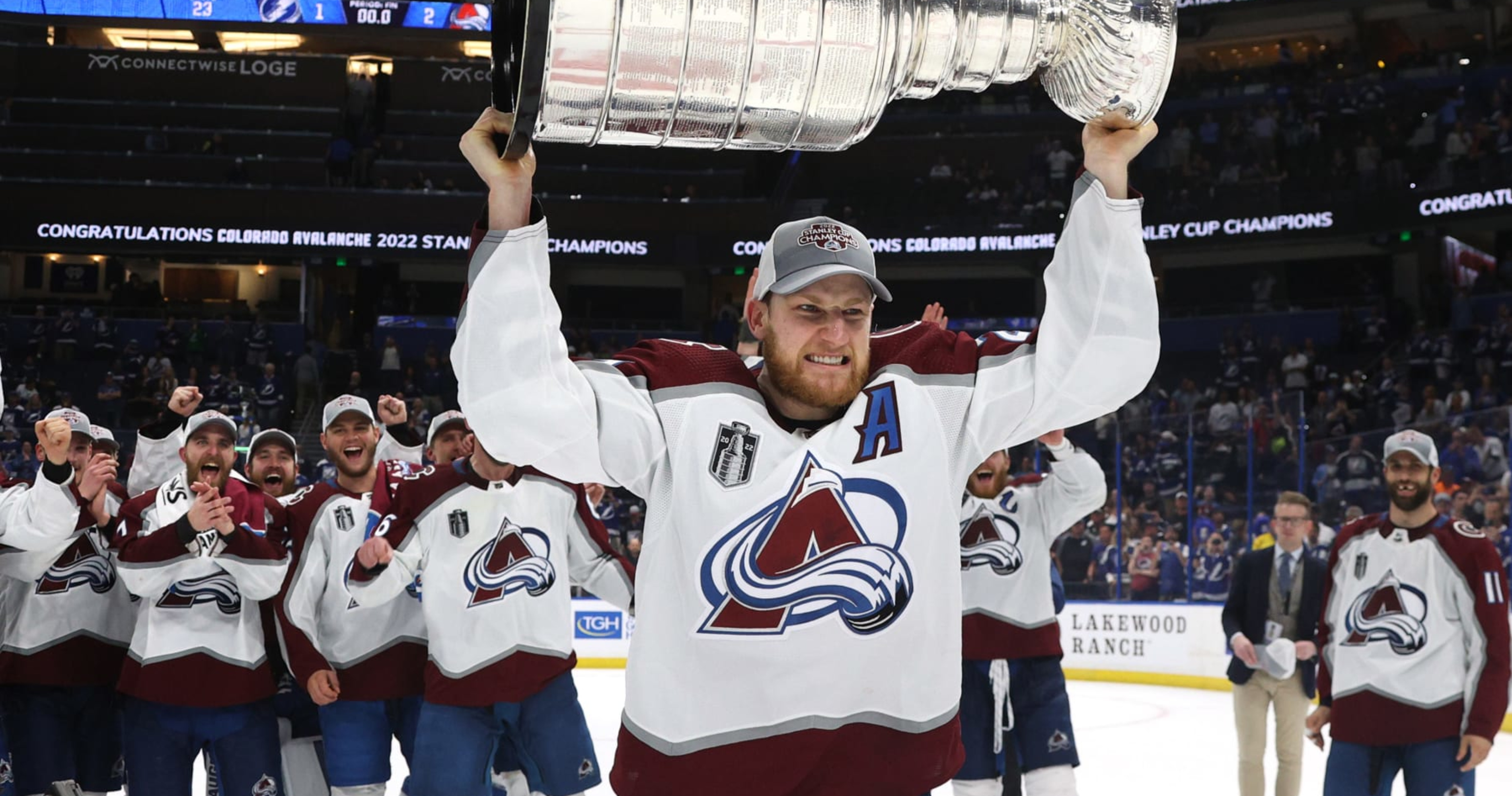 Nathan MacKinnon NHL's highest-paid player with $12.6M US AAV on 8-year  deal