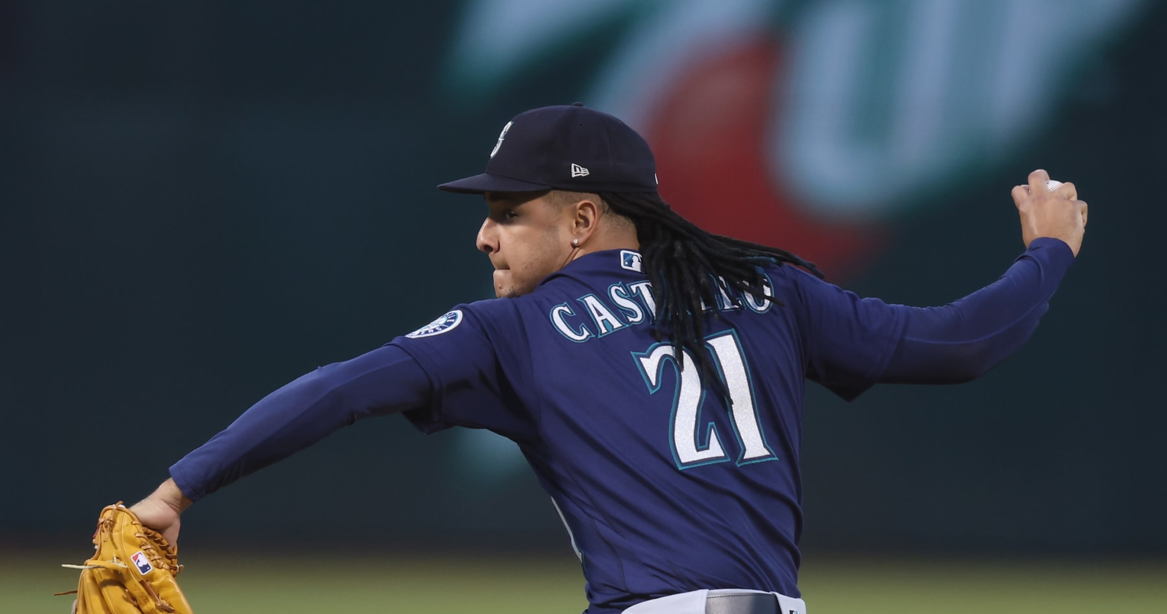 MLB Rumors: Luis Castillo, Mariners Agree to 5-Year, $108M Contract Extension thumbnail