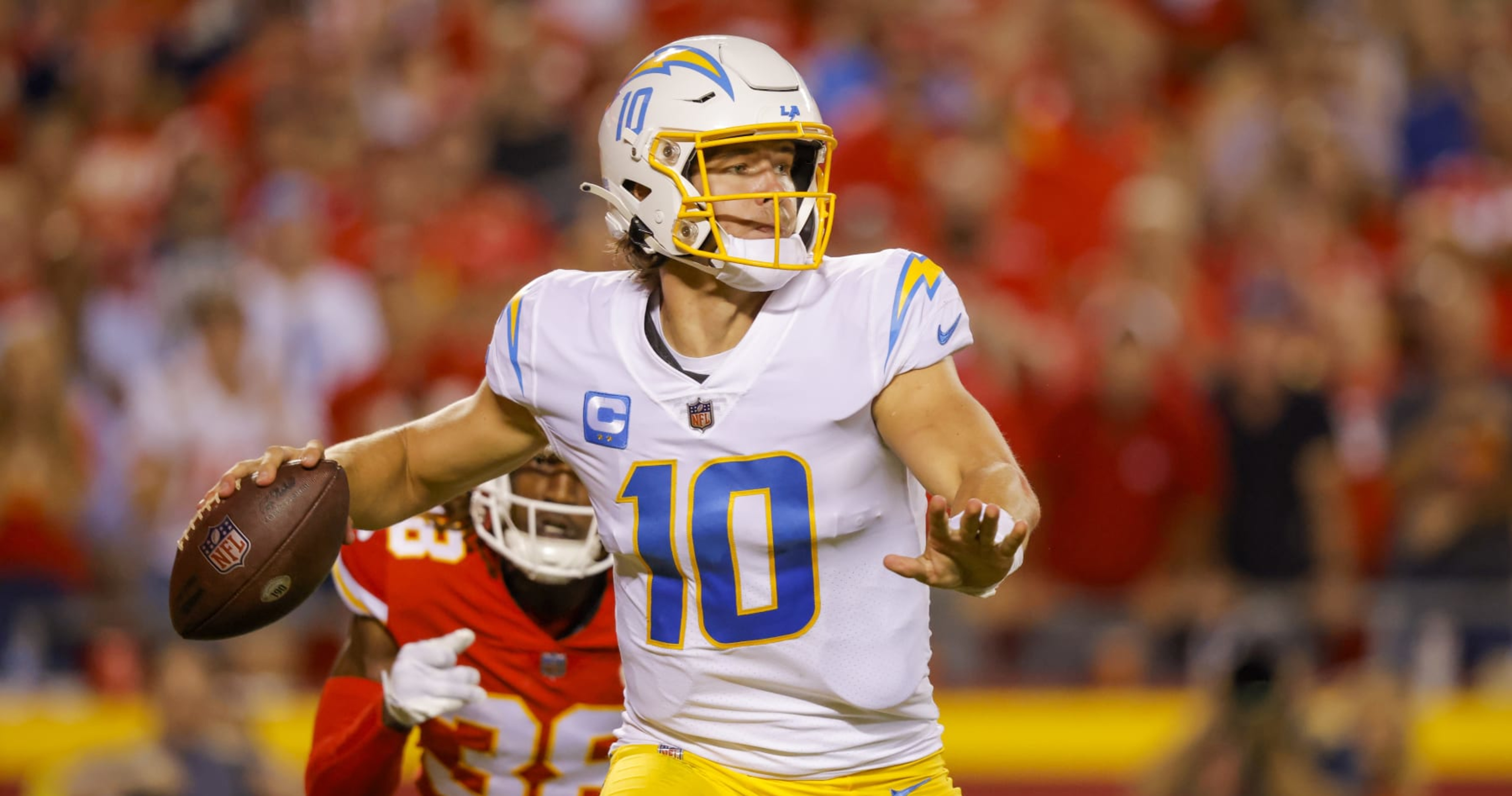 Report: Chargers QB Justin Herbert recovering from shoulder surgery