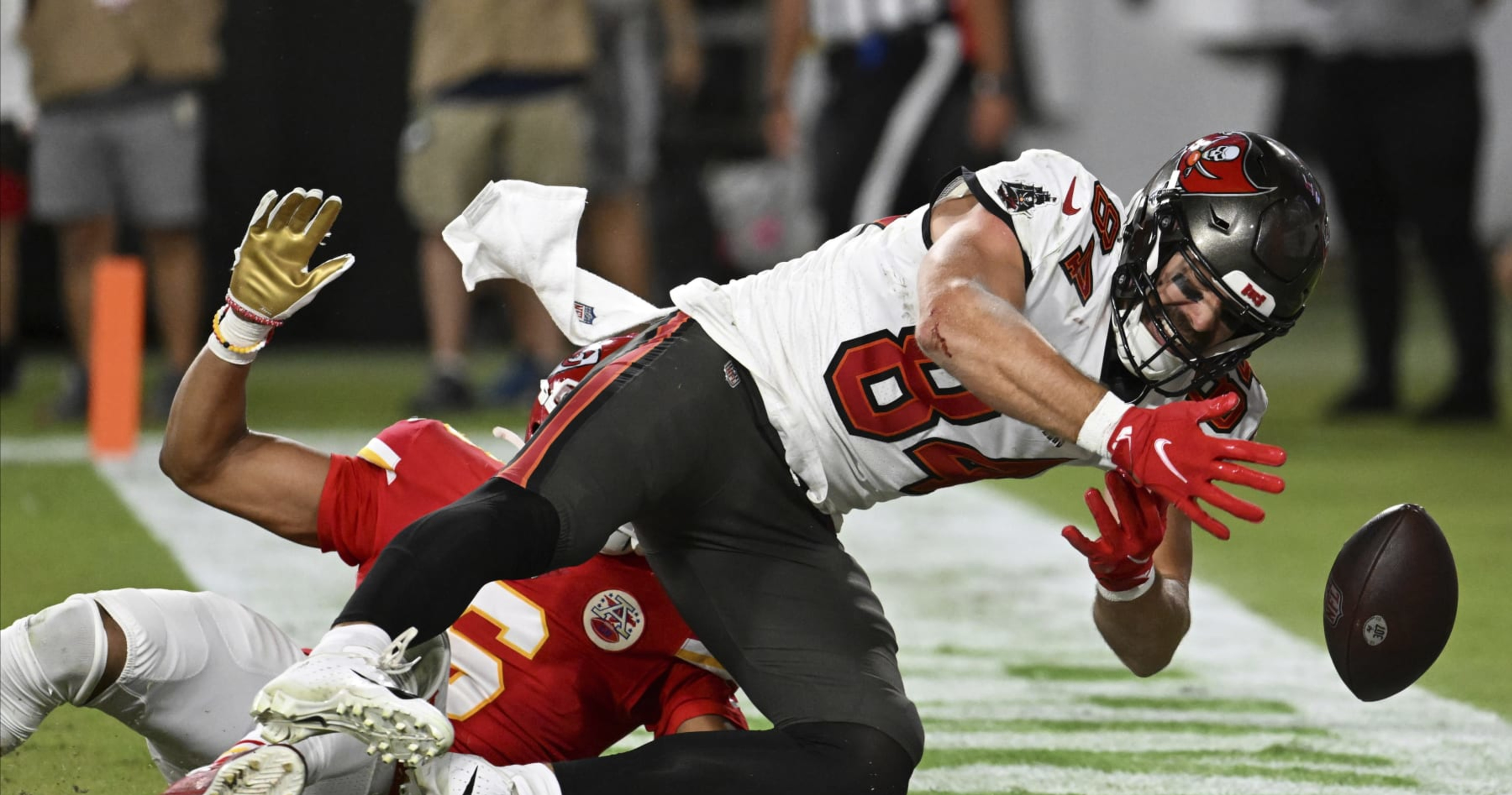 NFL spotters concluded Bucs' Cameron Brate was hit in the shoulder, not the  head