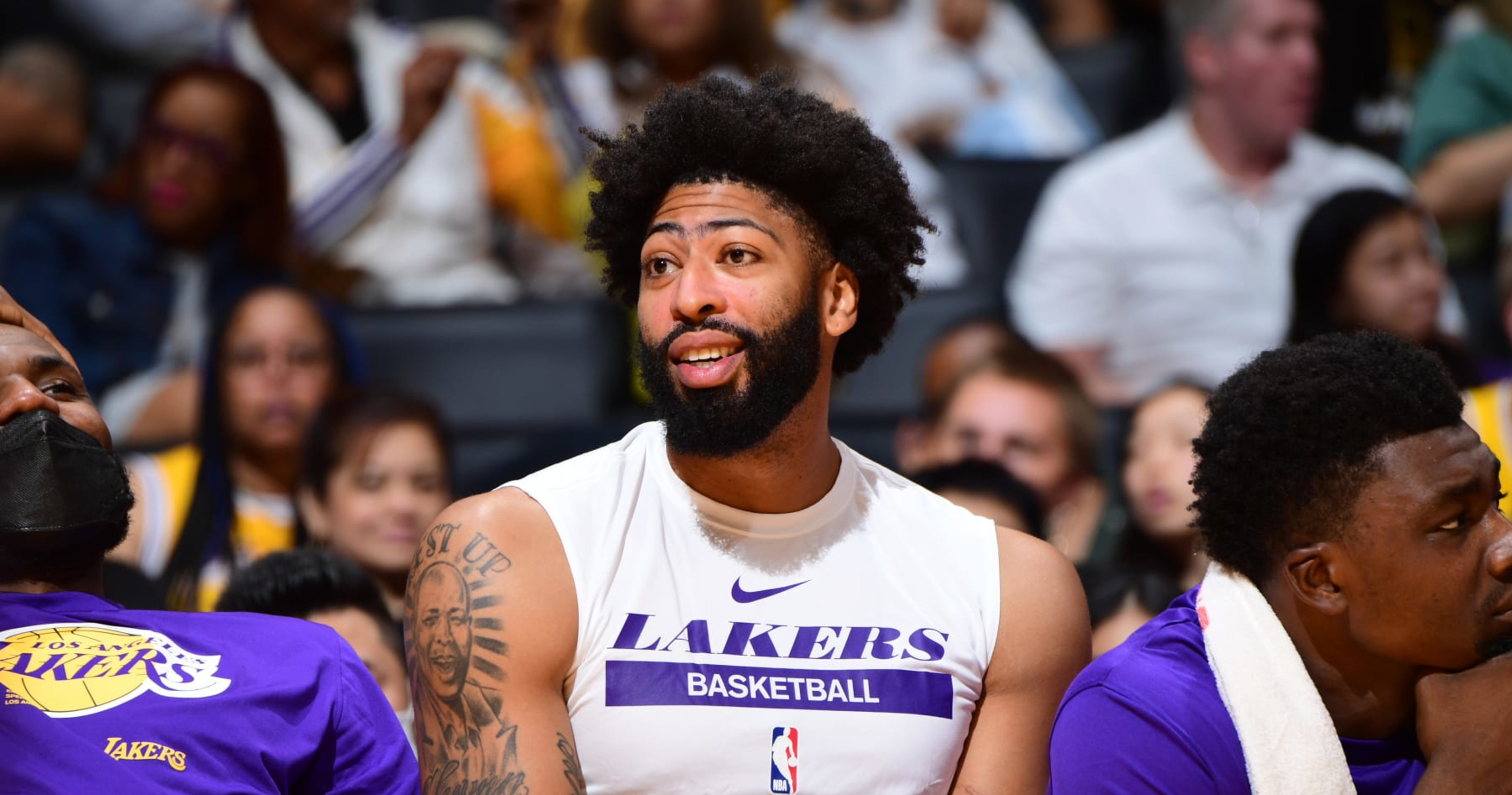 Lakers' Anthony Davis Won't Play vs. Timberwolves Because of Back Injury