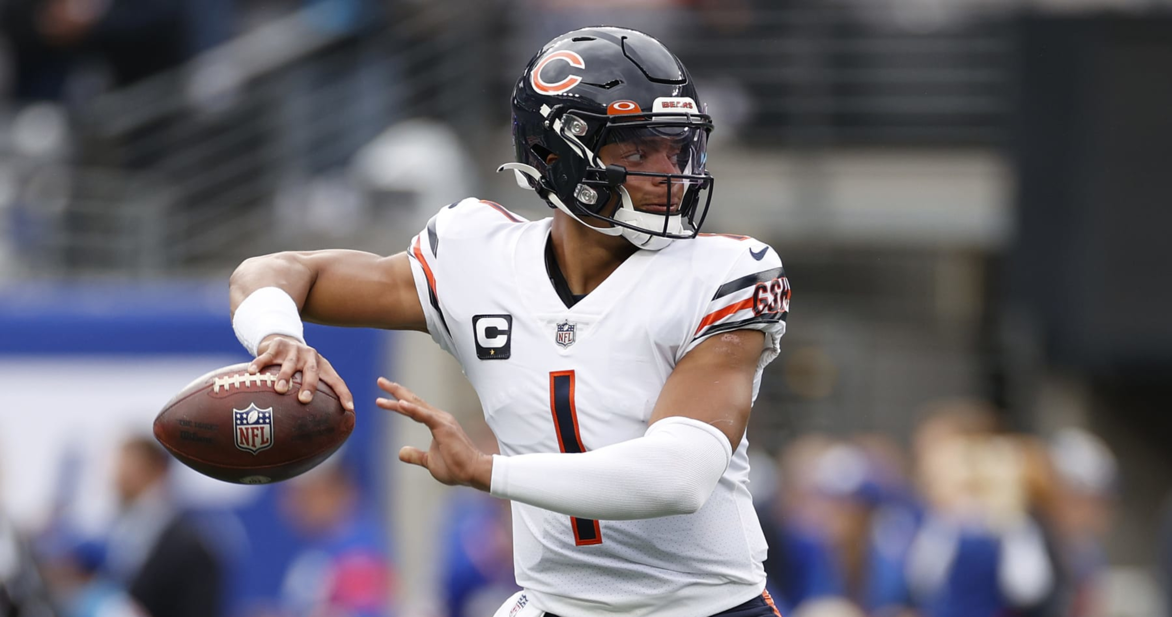 Justin Fields Has Been the Second-Best Fantasy Football QB for the Last  FOUR WEEKS! - Bleacher Nation