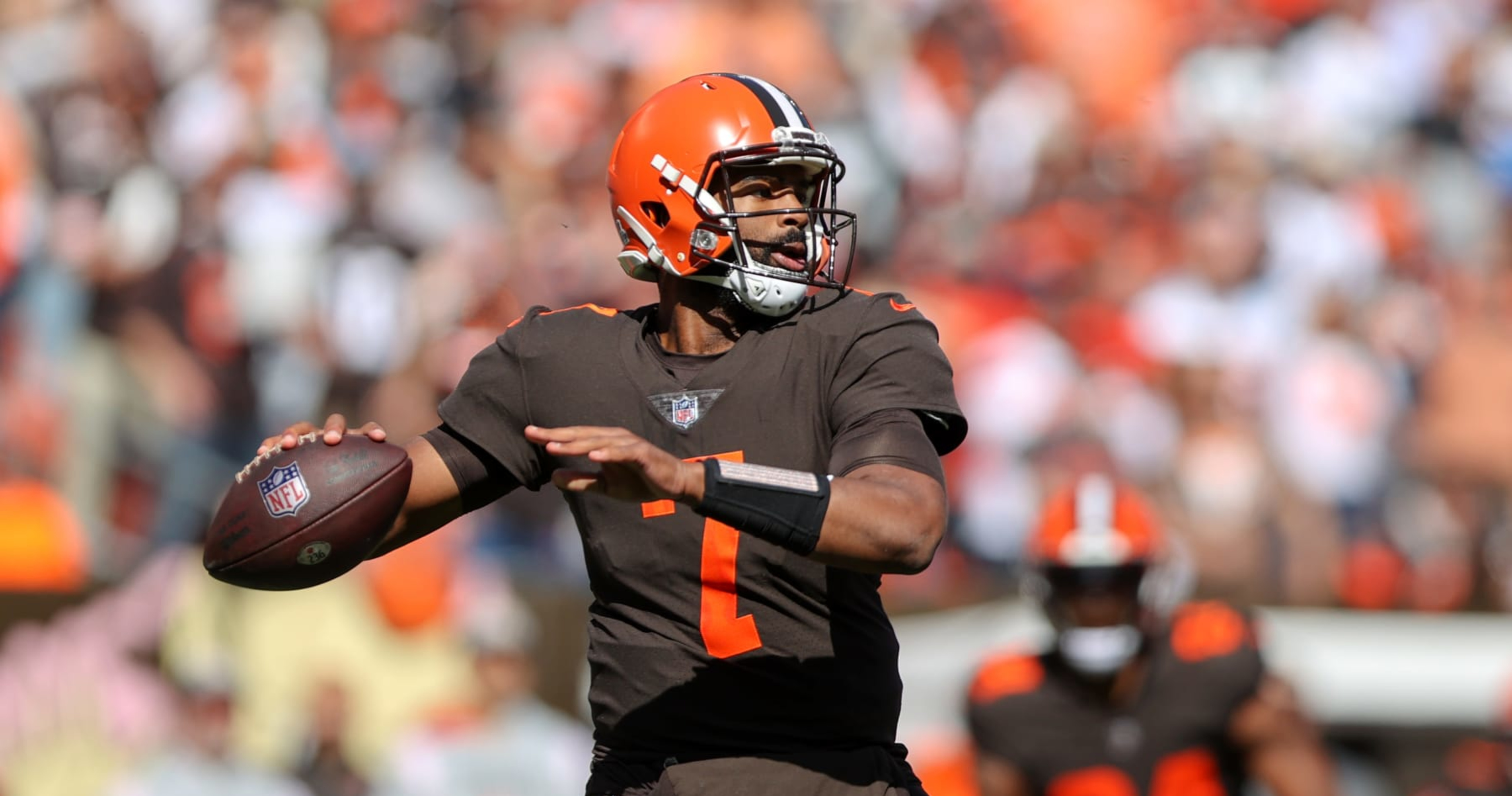 Jacoby Brissett of the Cleveland Browns plays against the Los Angeles  News Photo - Getty Images